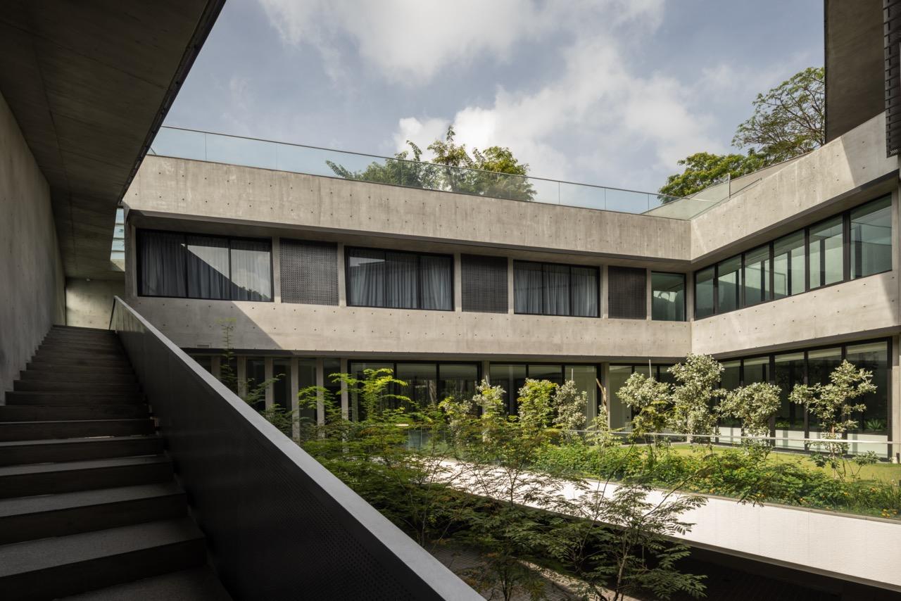 Concrete House - image 9