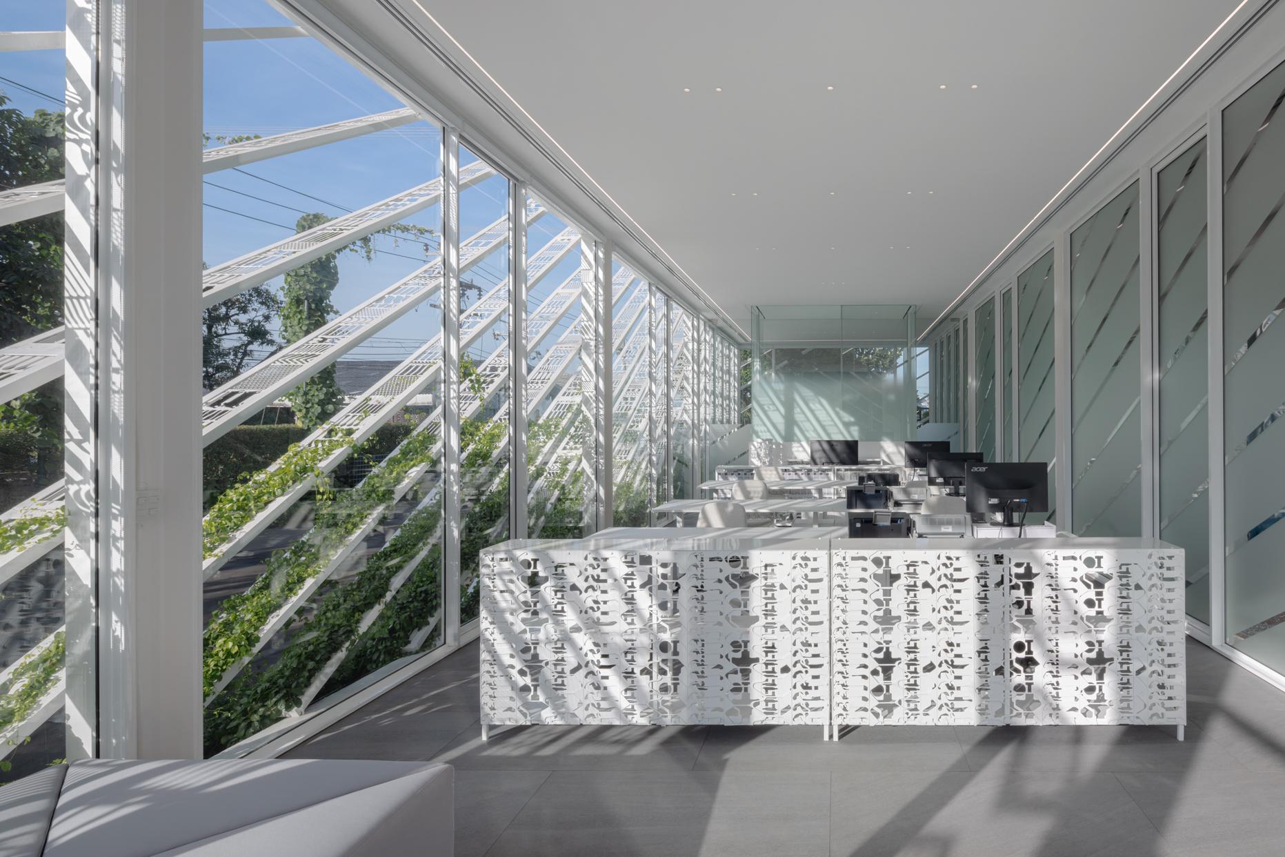 "No Time to Waste" Office - image 10