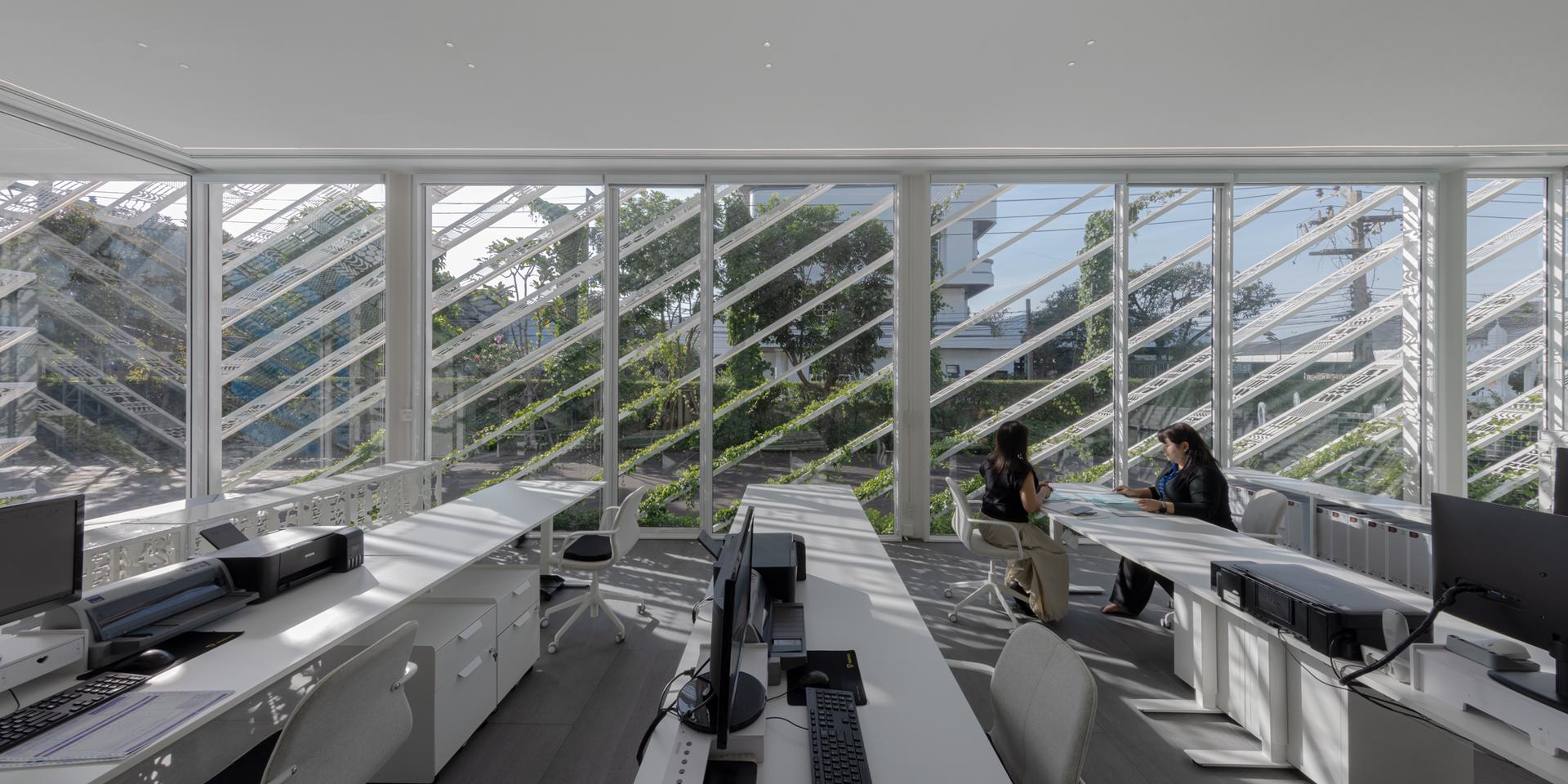 "No Time to Waste" Office - image 11