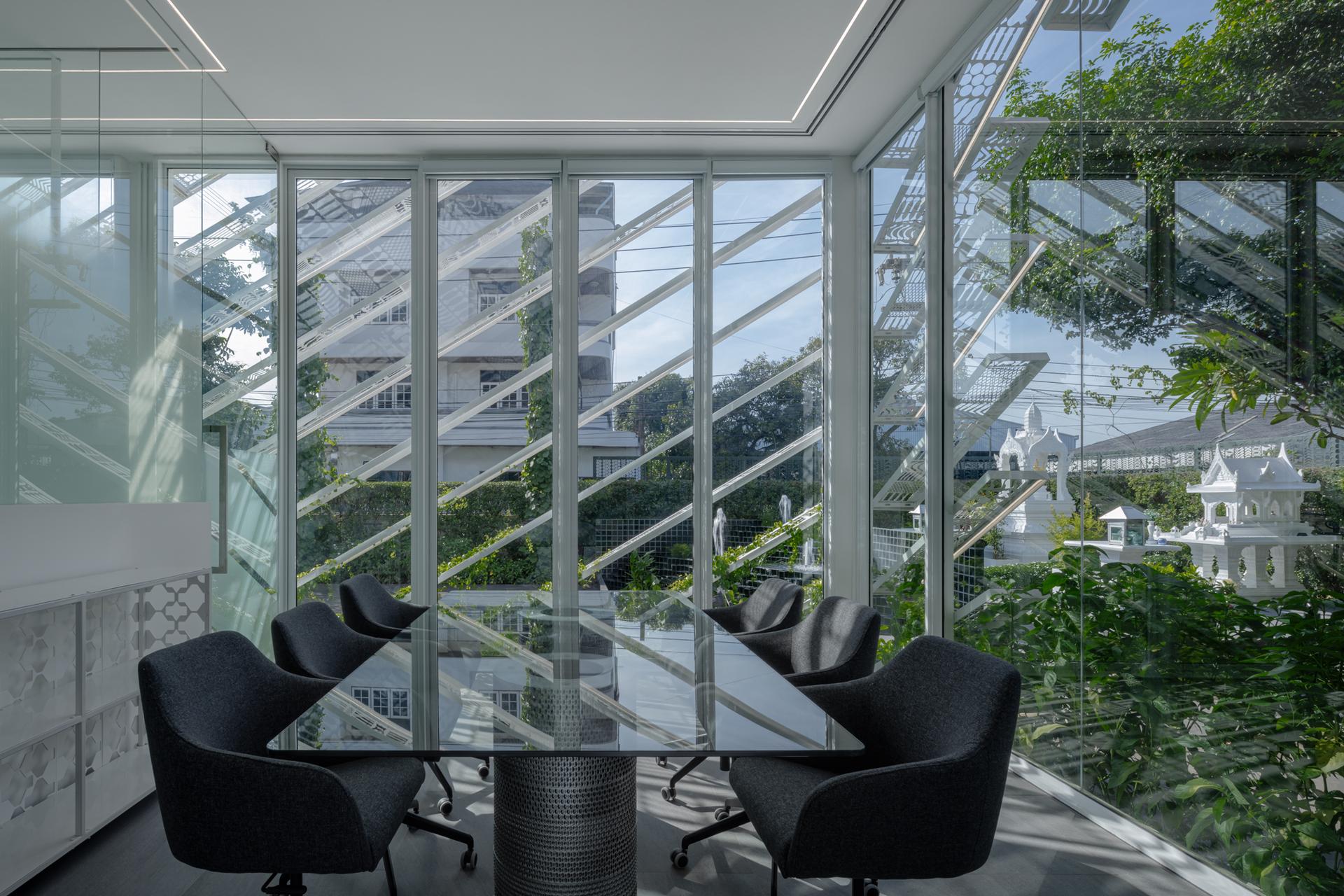 "No Time to Waste" Office - image 13