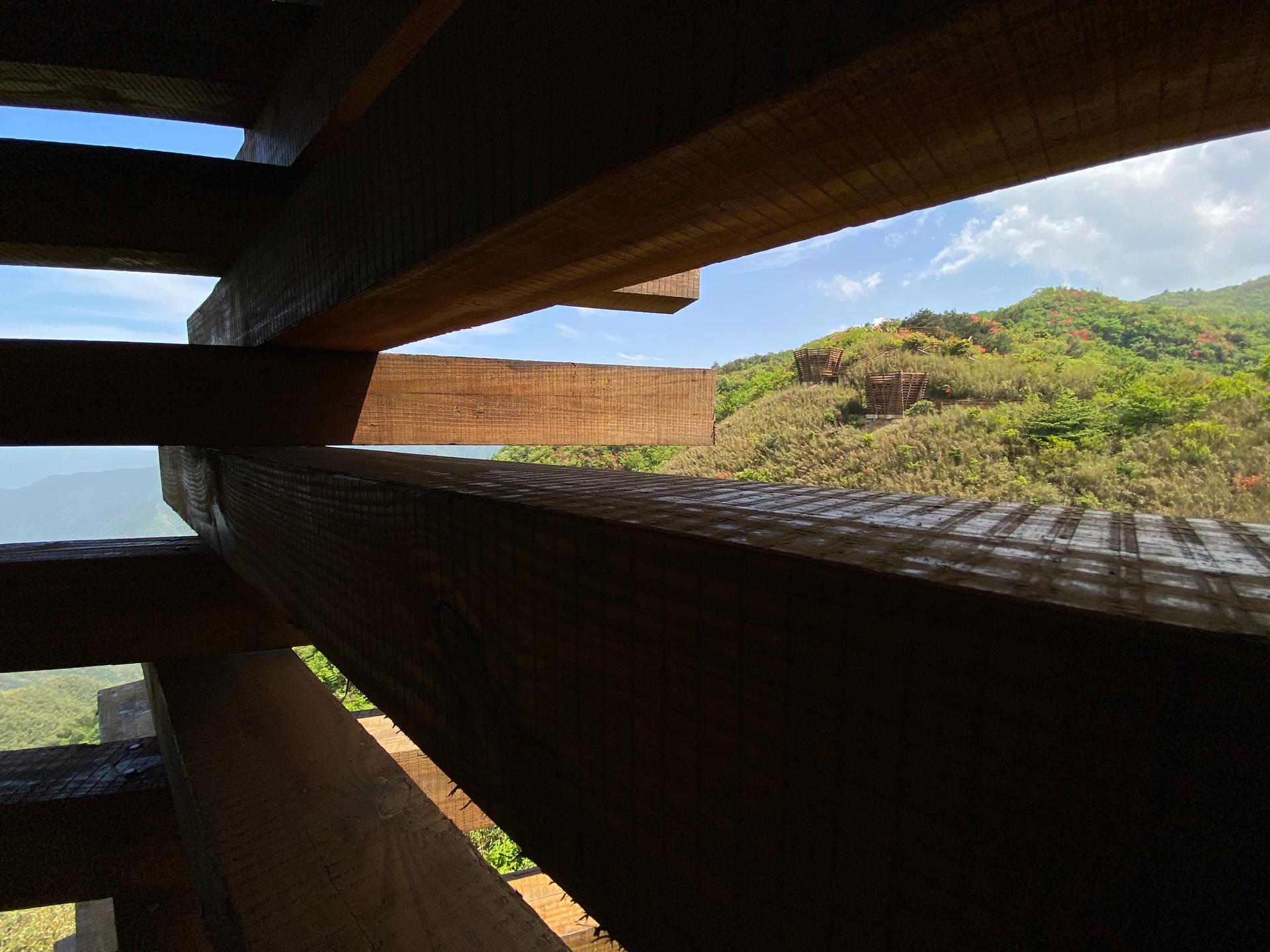 Getu Climbing Gymnasium of Ziyun - Twin Arch Timber Structure Salute to the Mountains - image 17