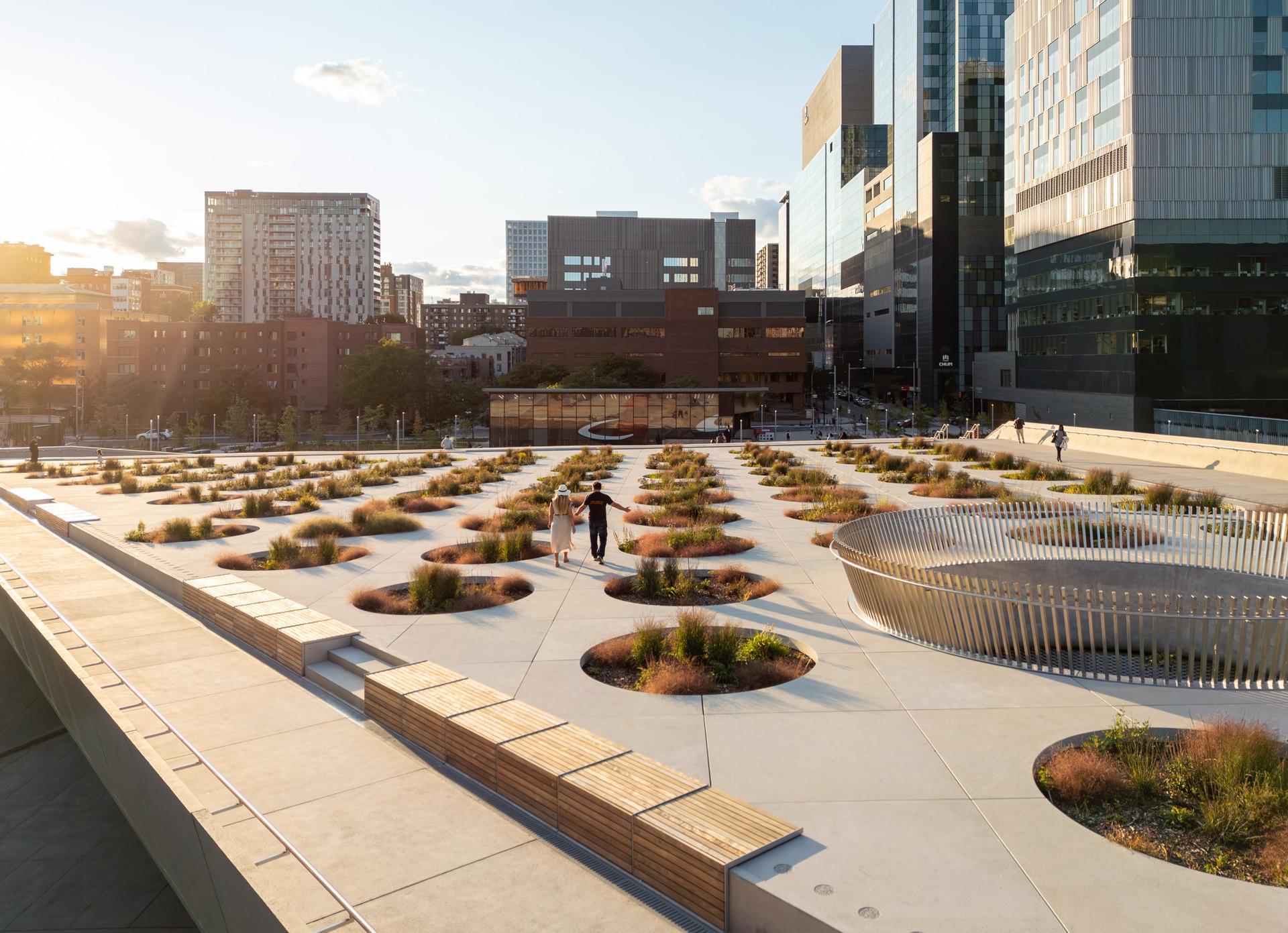 Place des Montréalaises - image 3