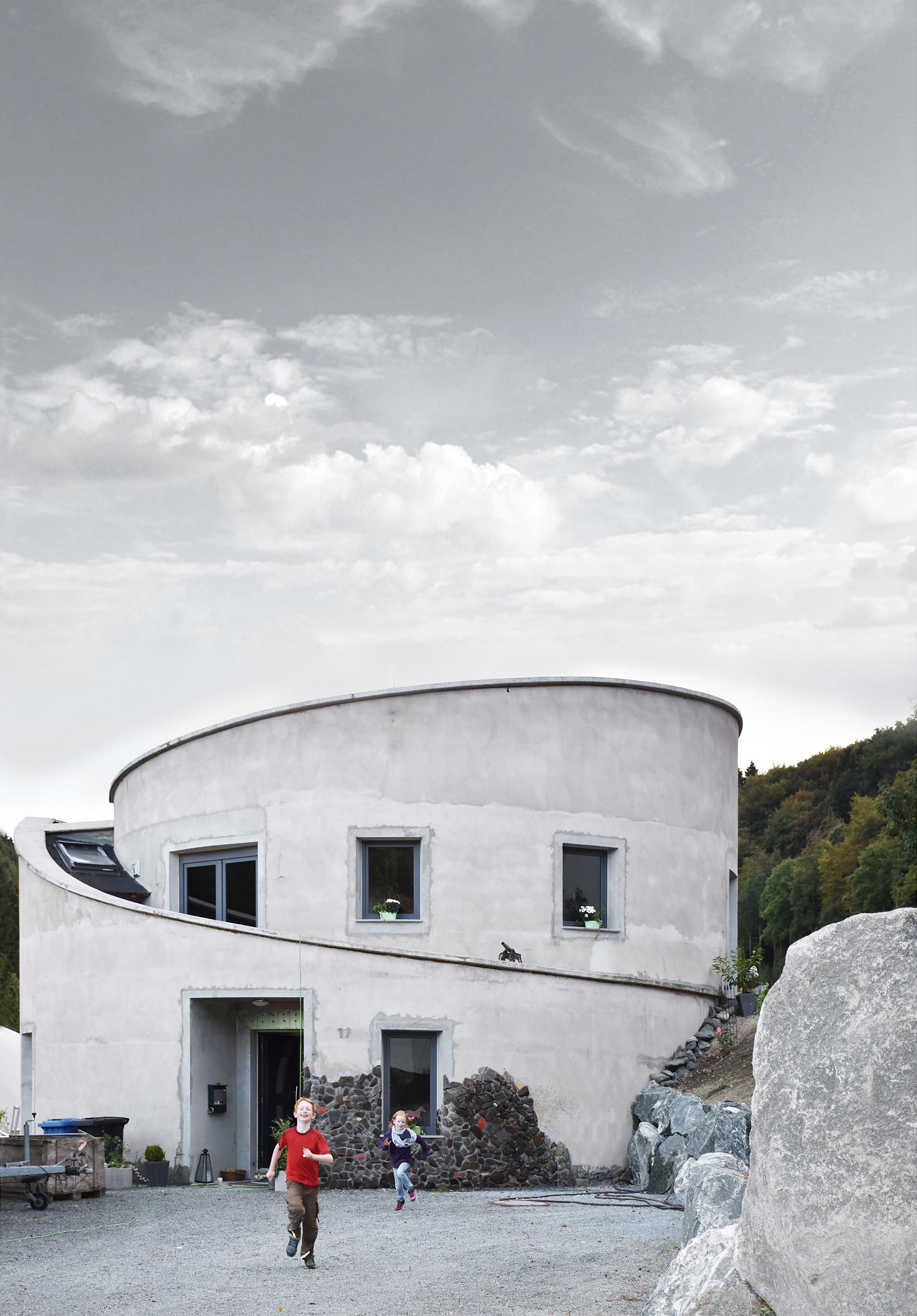 Villa F / the off-the-grid house in the central highlands of Germany - image 2