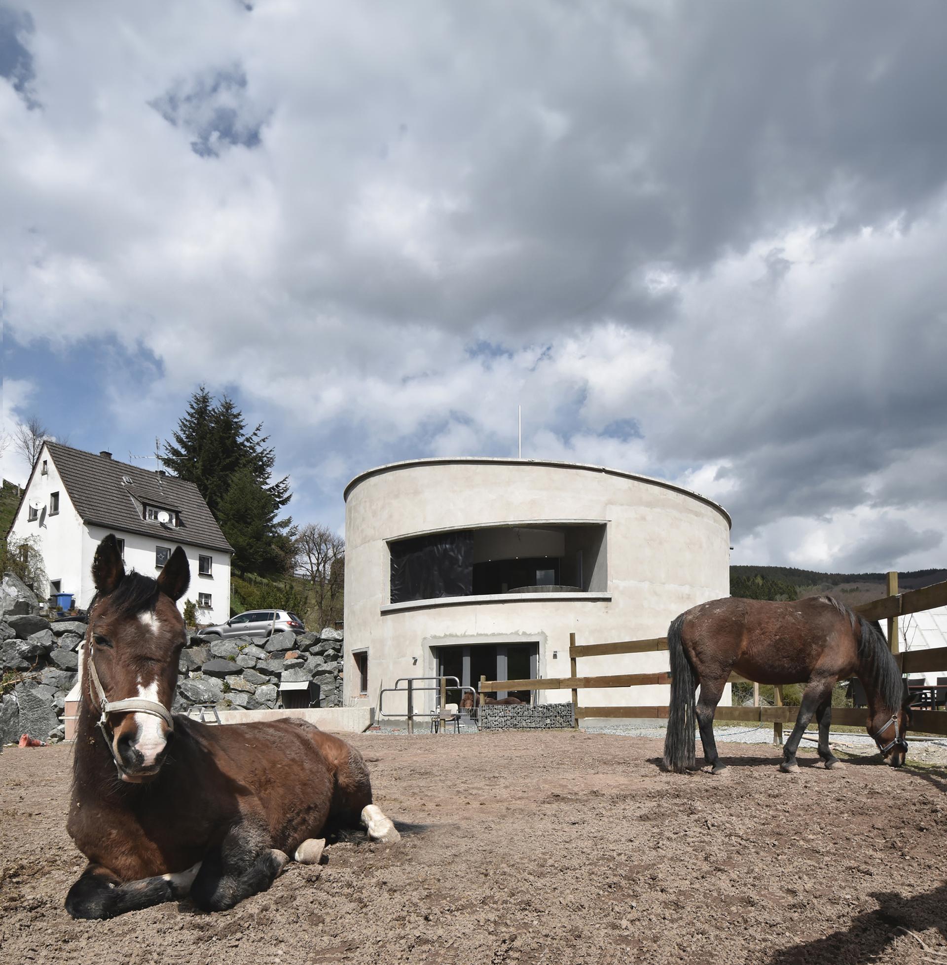 Villa F / the off-the-grid house in the central highlands of Germany - image 3