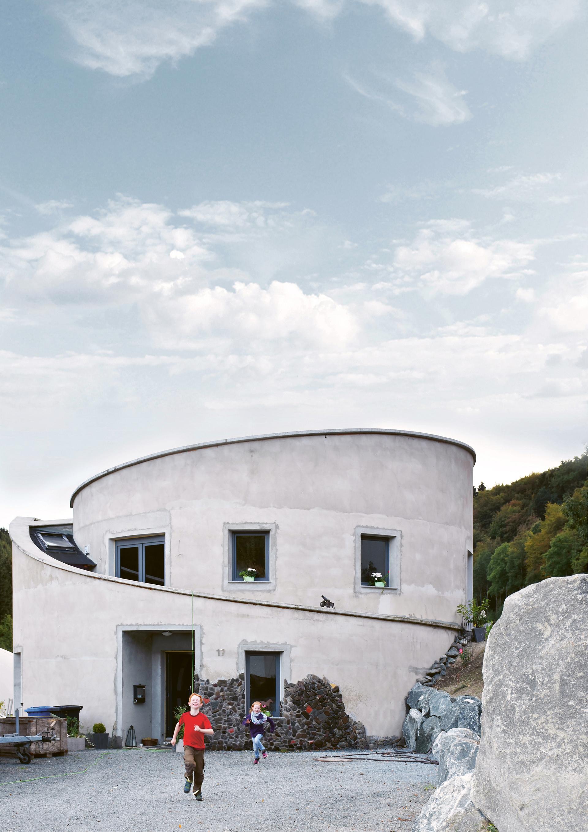 Villa F / the off-the-grid house in the central highlands of Germany - image 6
