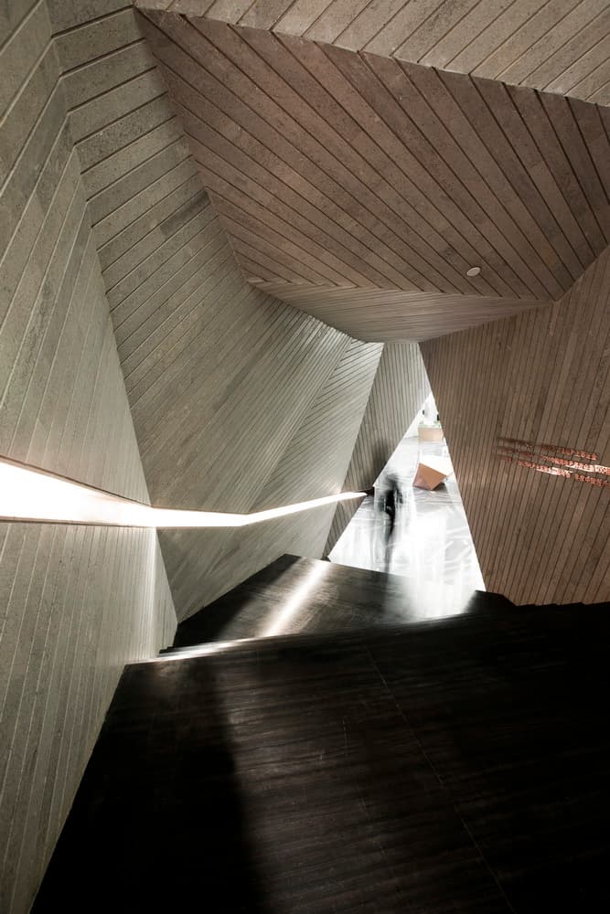 Chongqing Mountain & City Sales Office - image 5