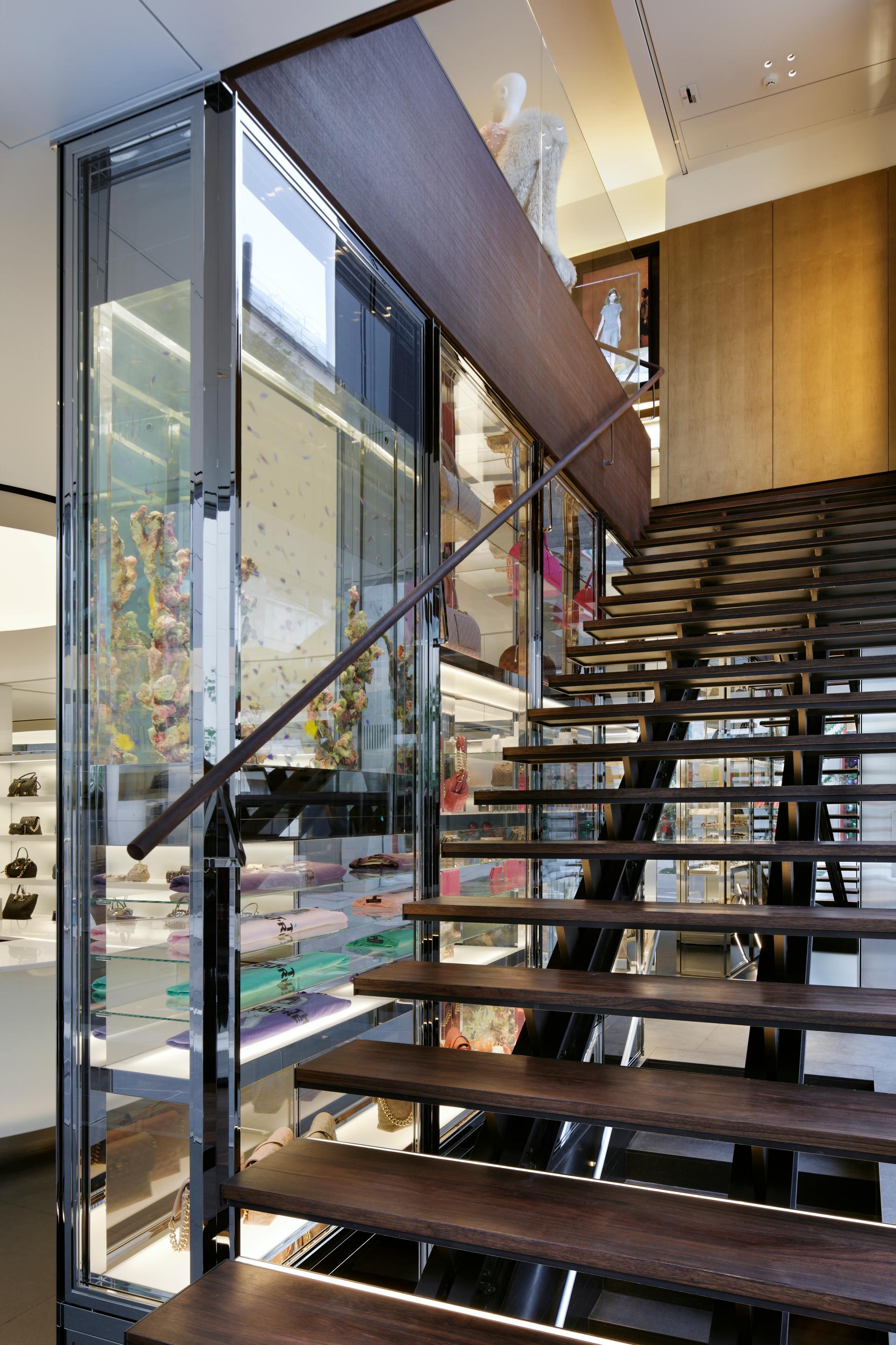 Marc Jacobs Tokyo Building - image 9