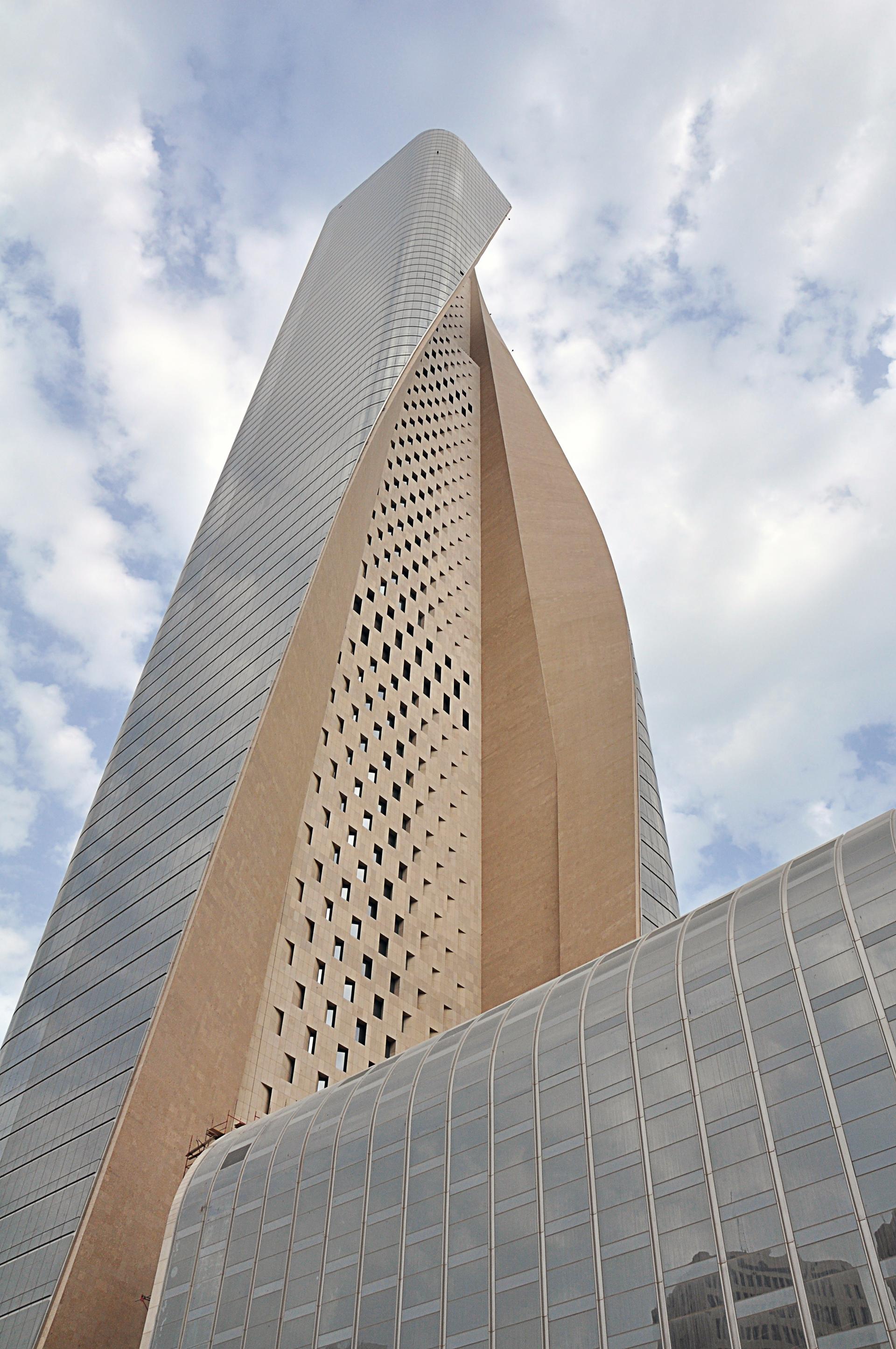 Al Hamra Tower - image 3
