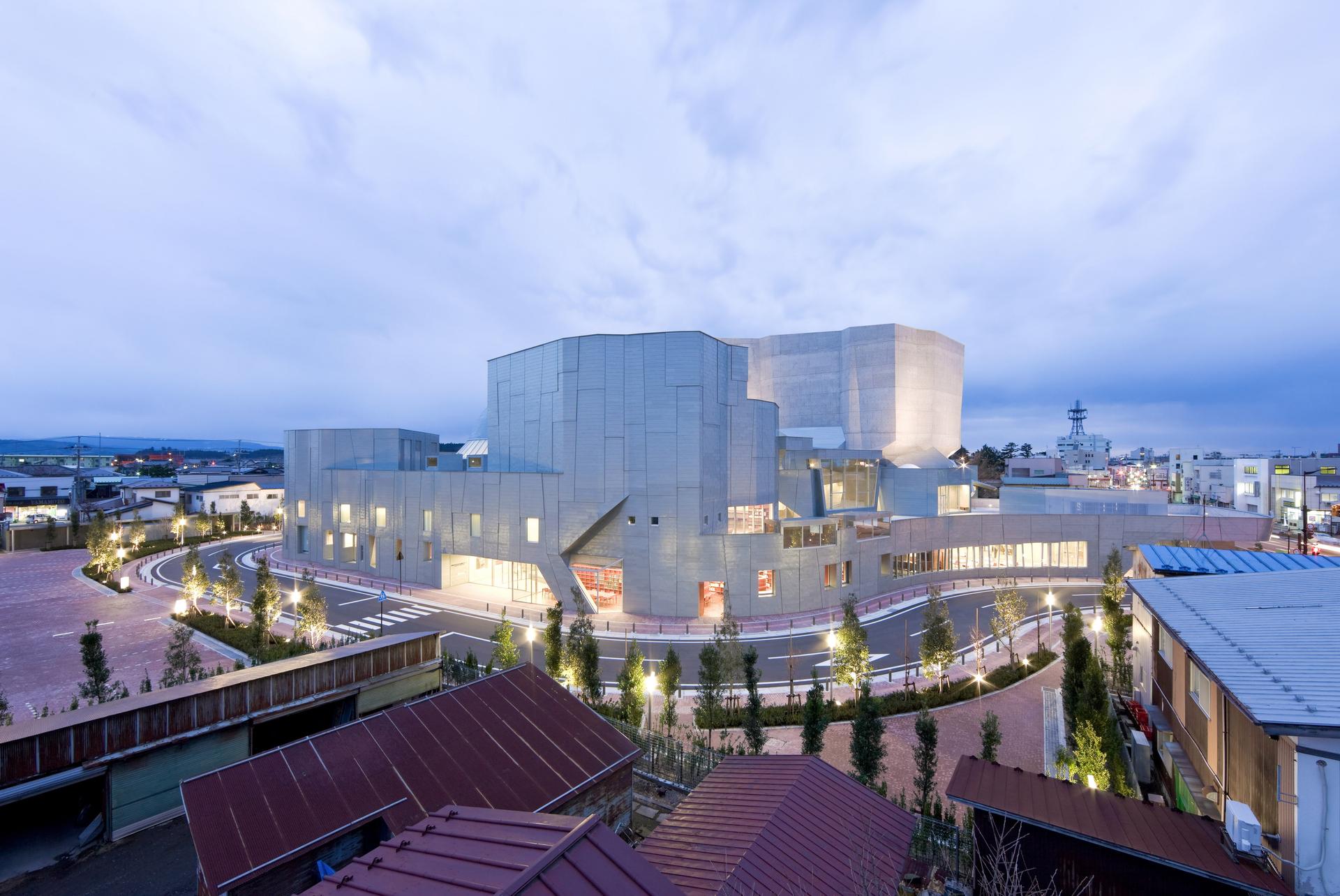 Yurihonjo City Cultural Center, Kadare - image 2