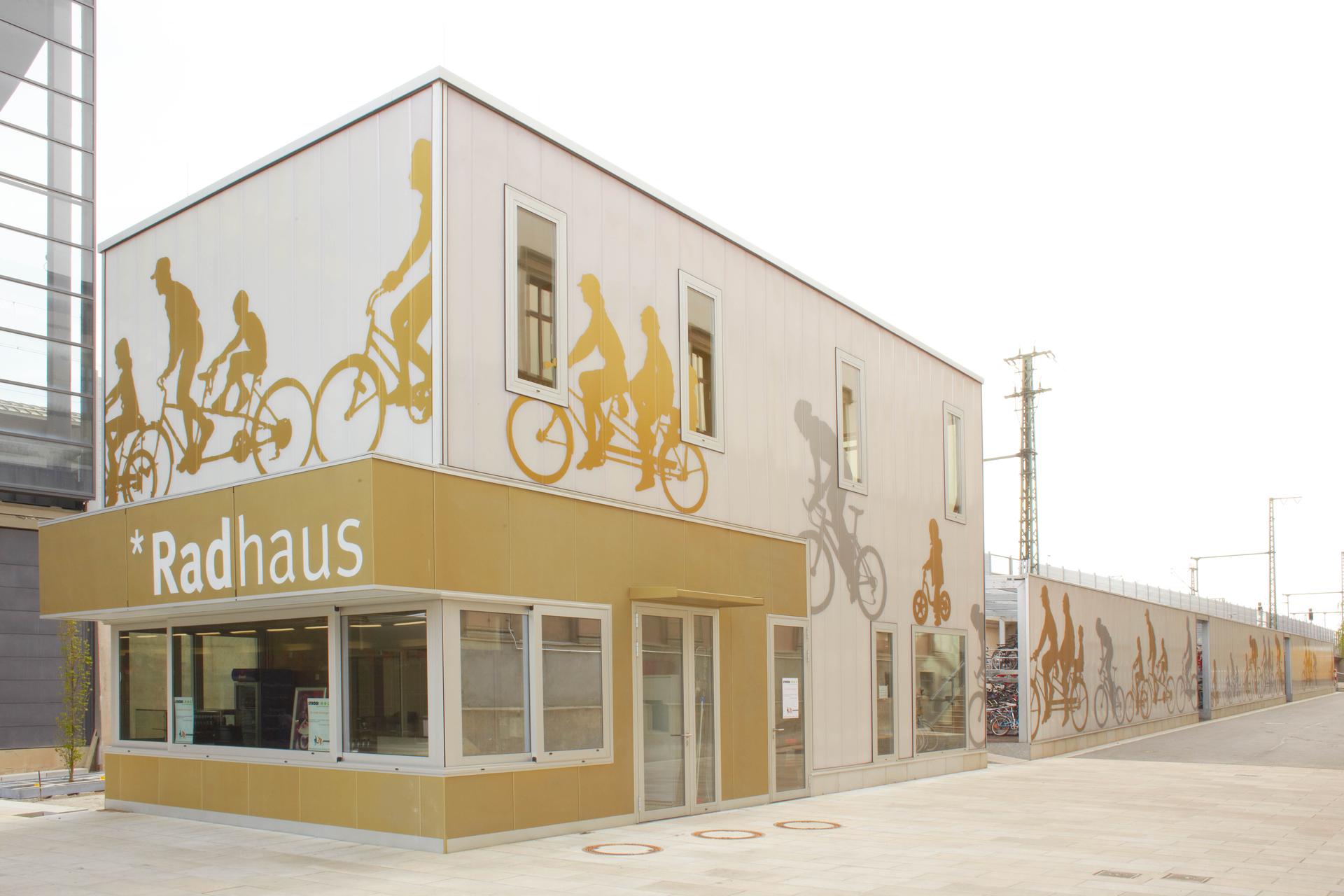 Bicycle station ICE Bahnhof Erfurt - image 8