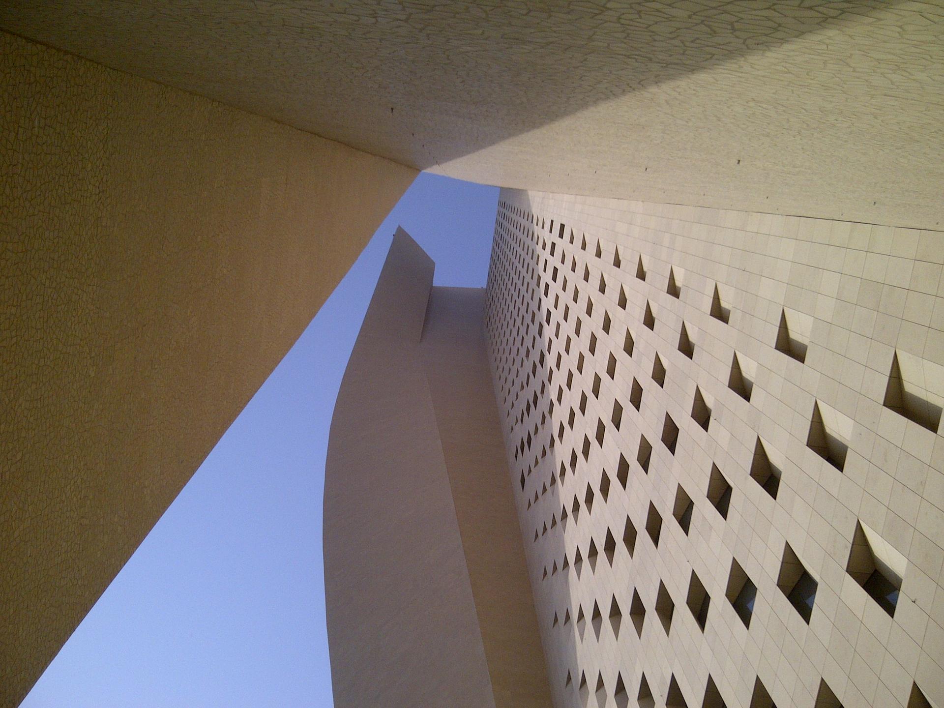 Al Hamra Tower - image 2