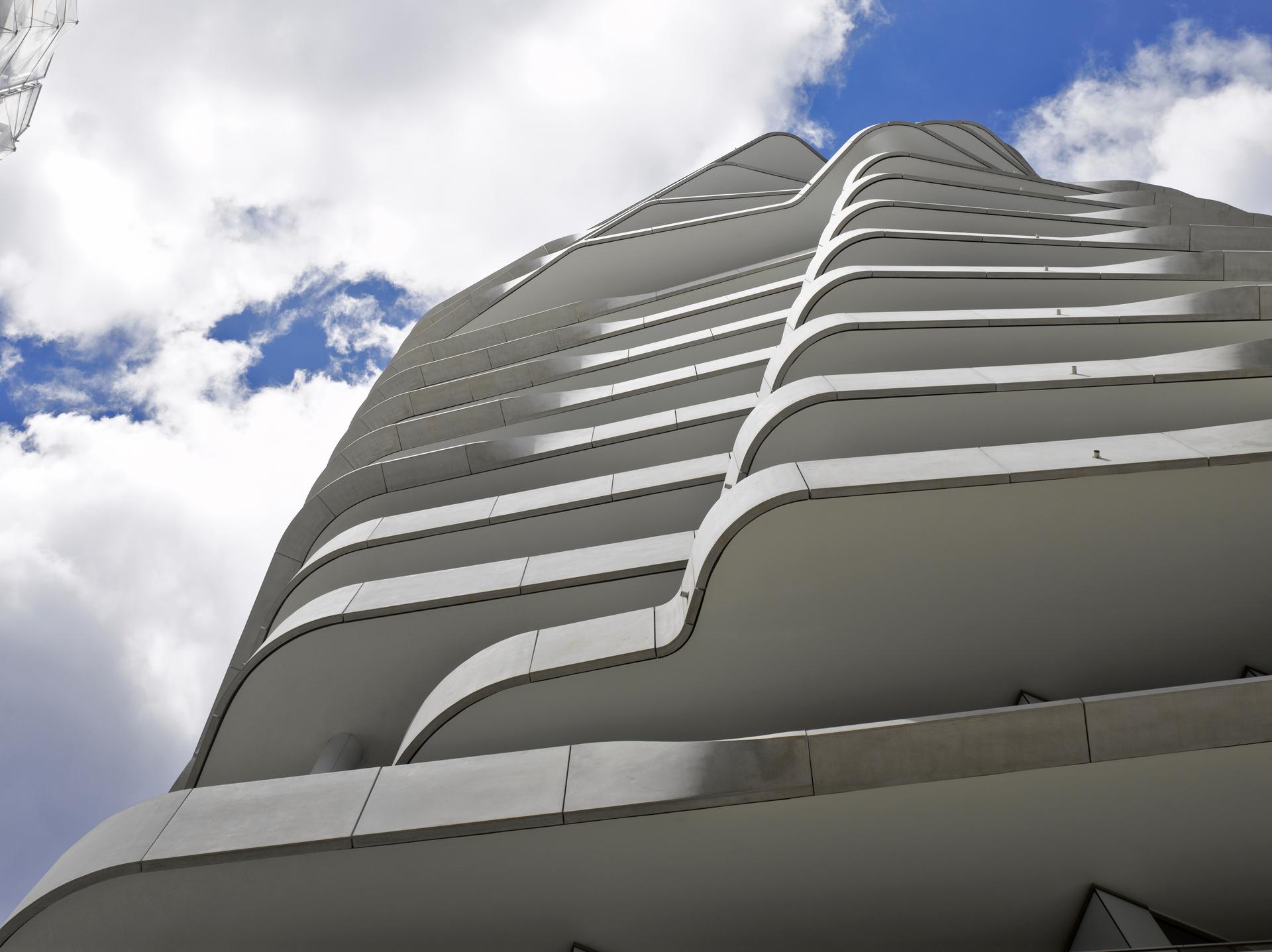 Marco Polo Tower - image 4