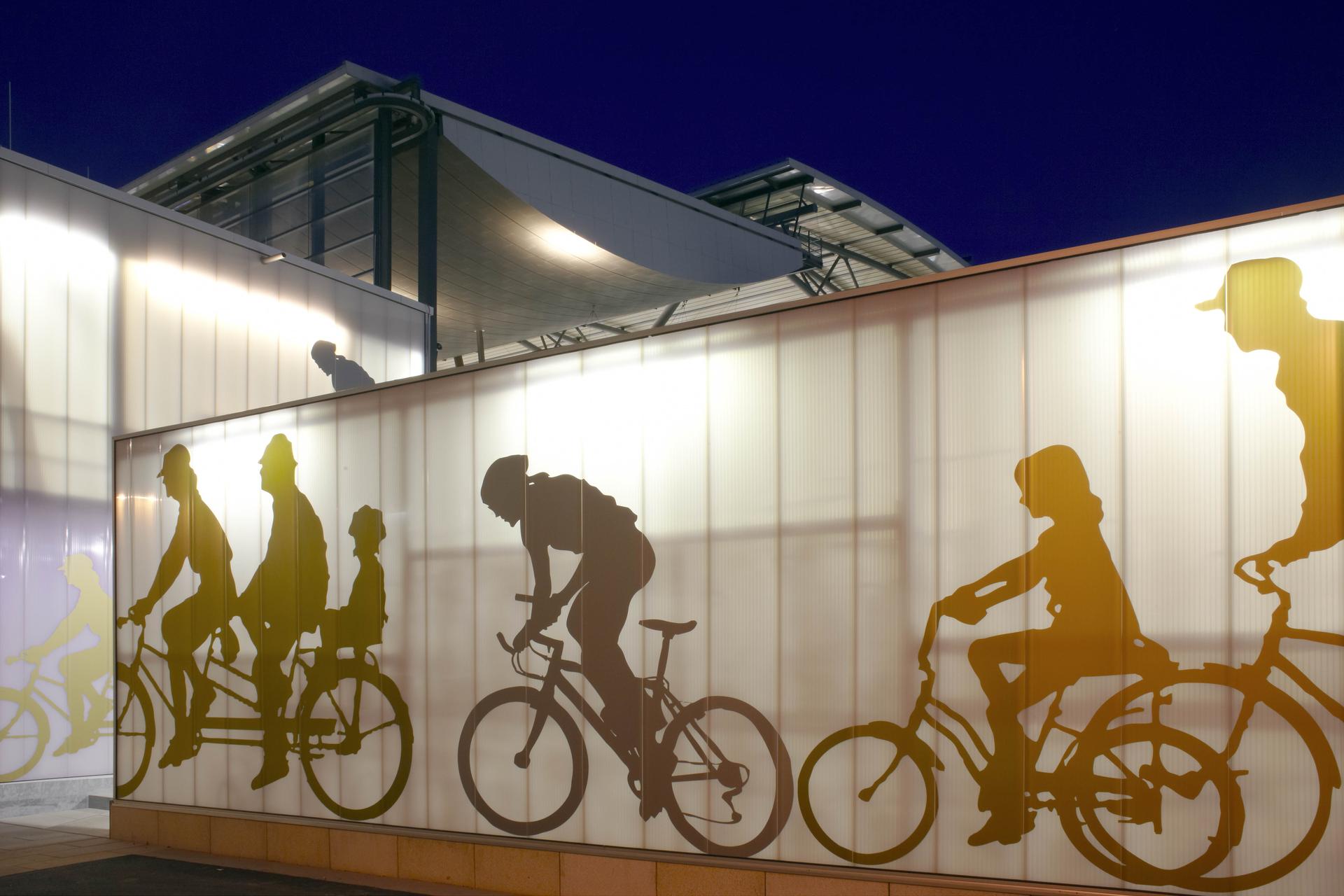 Bicycle station ICE Bahnhof Erfurt - image 3