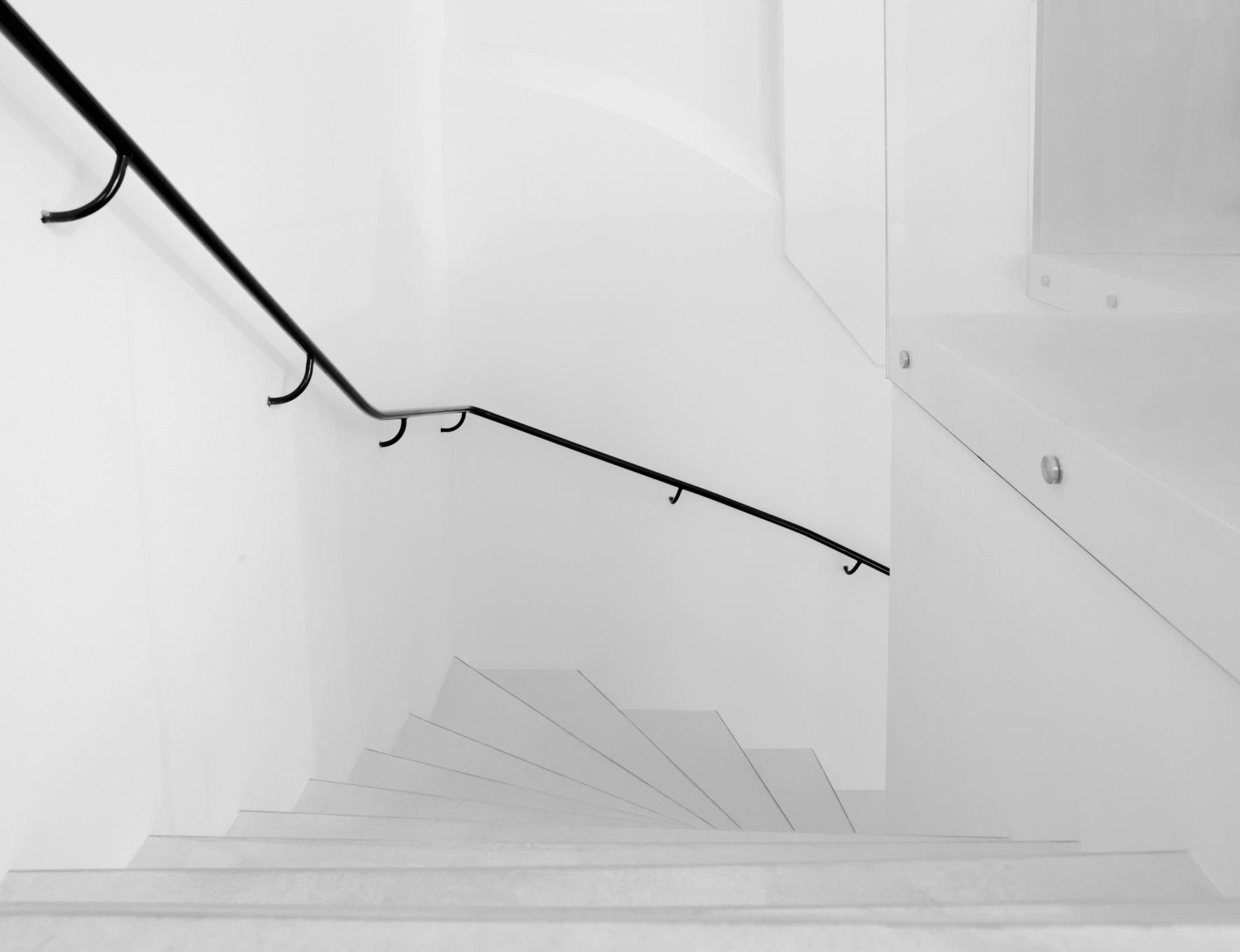 V Ave S R - Concept Store - image 10