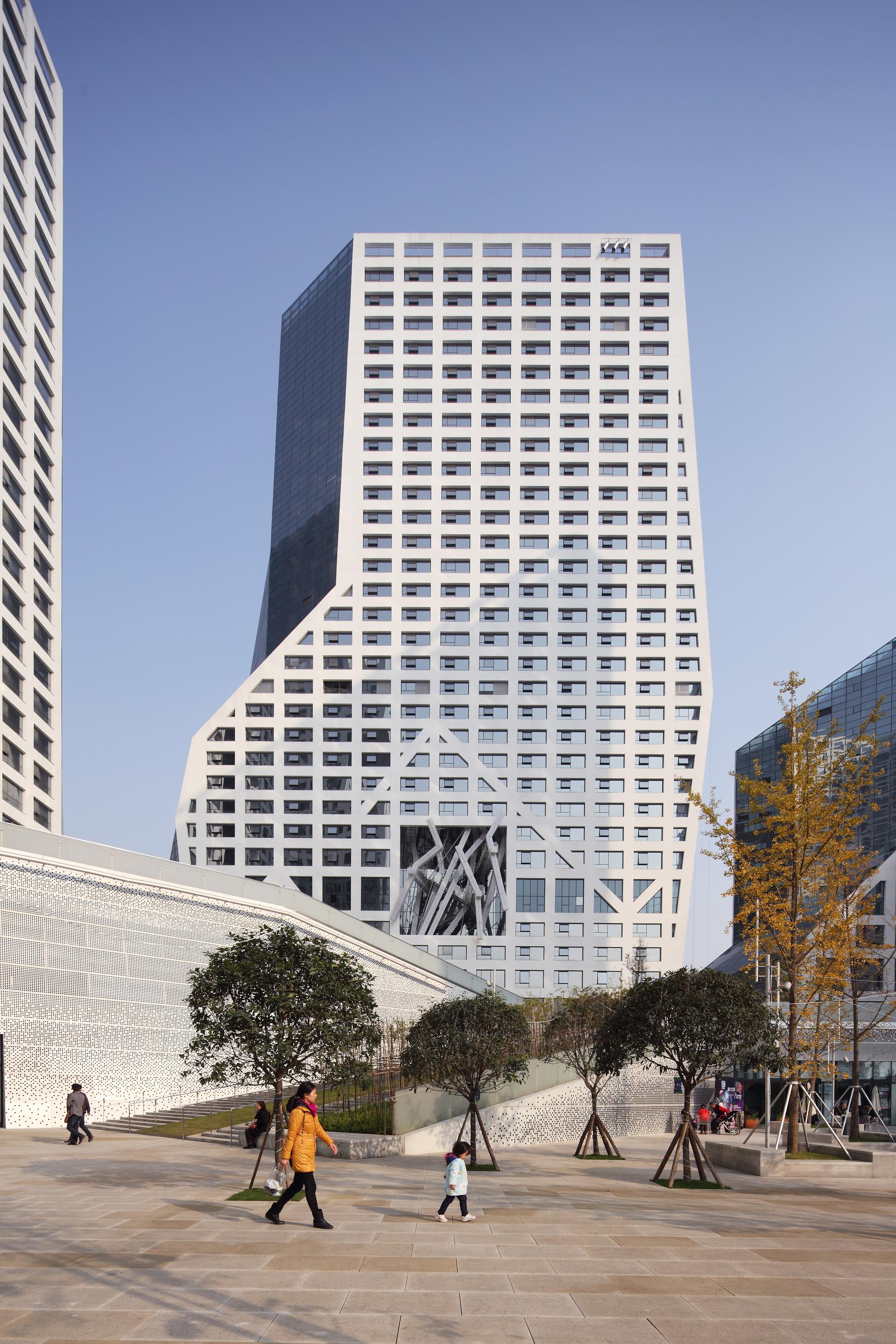 Sliced Porosity Block - CapitaLand Raffles City