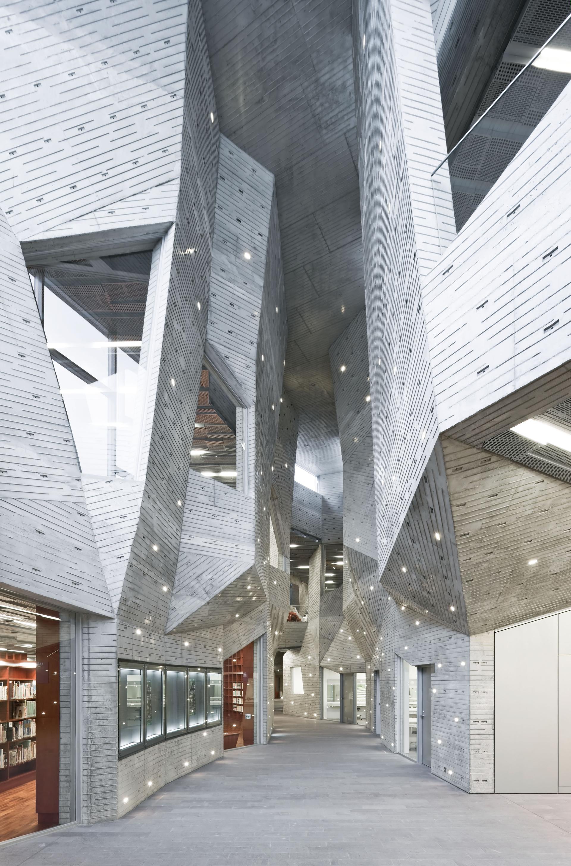 Yurihonjo City Cultural Center, Kadare - image 3