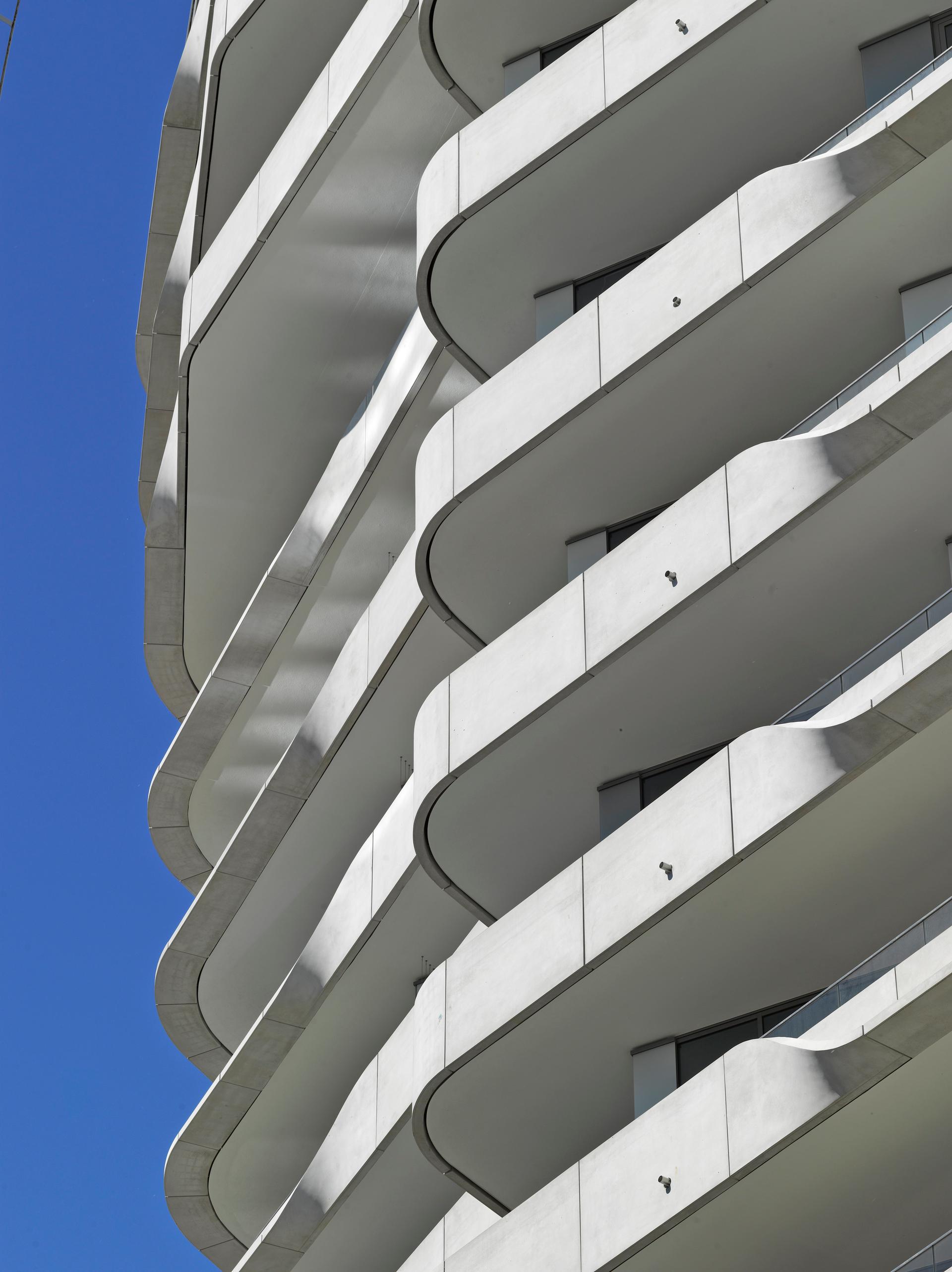 Marco Polo Tower - image 5