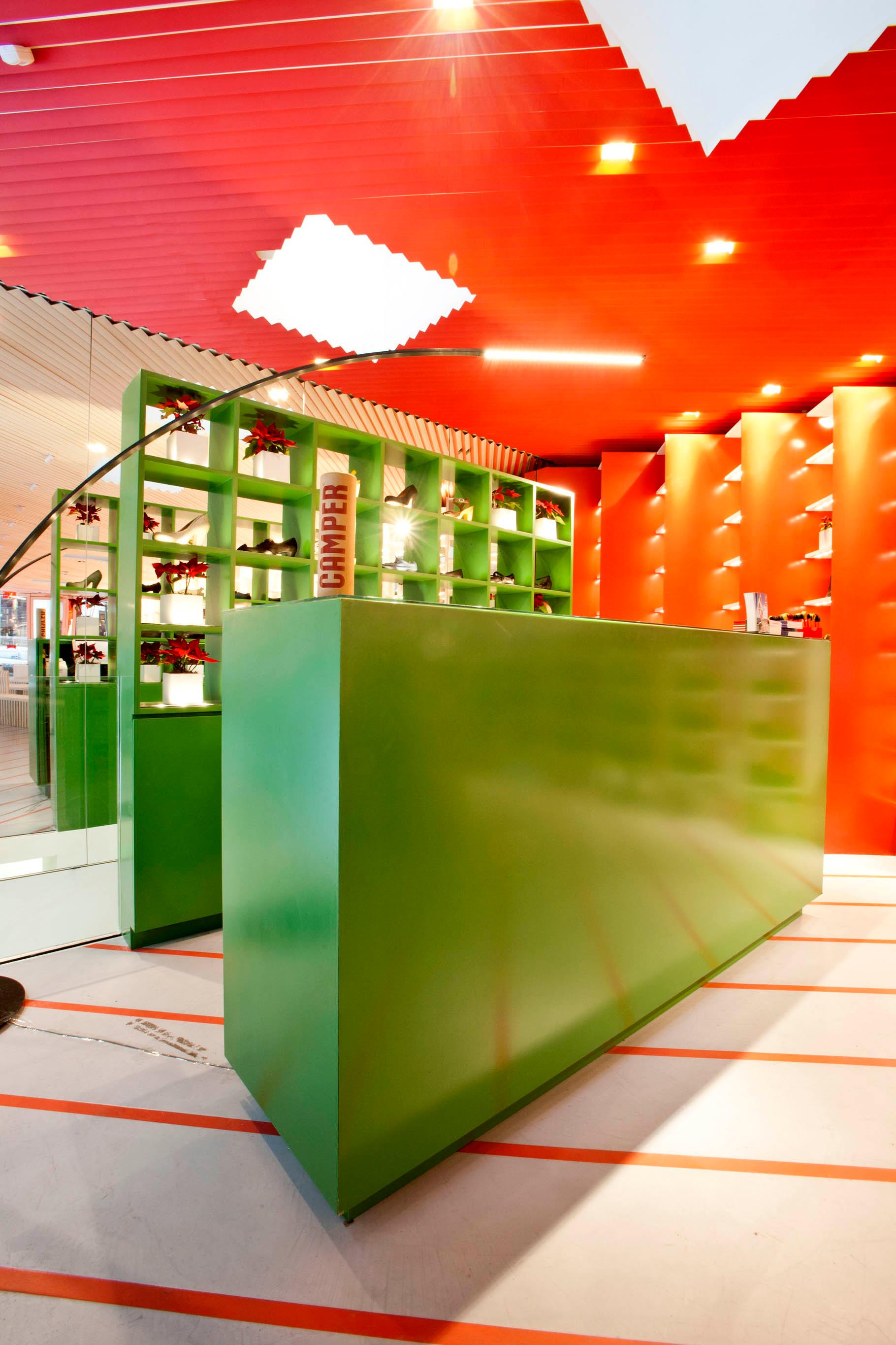 Camper House of Shoes - image 9