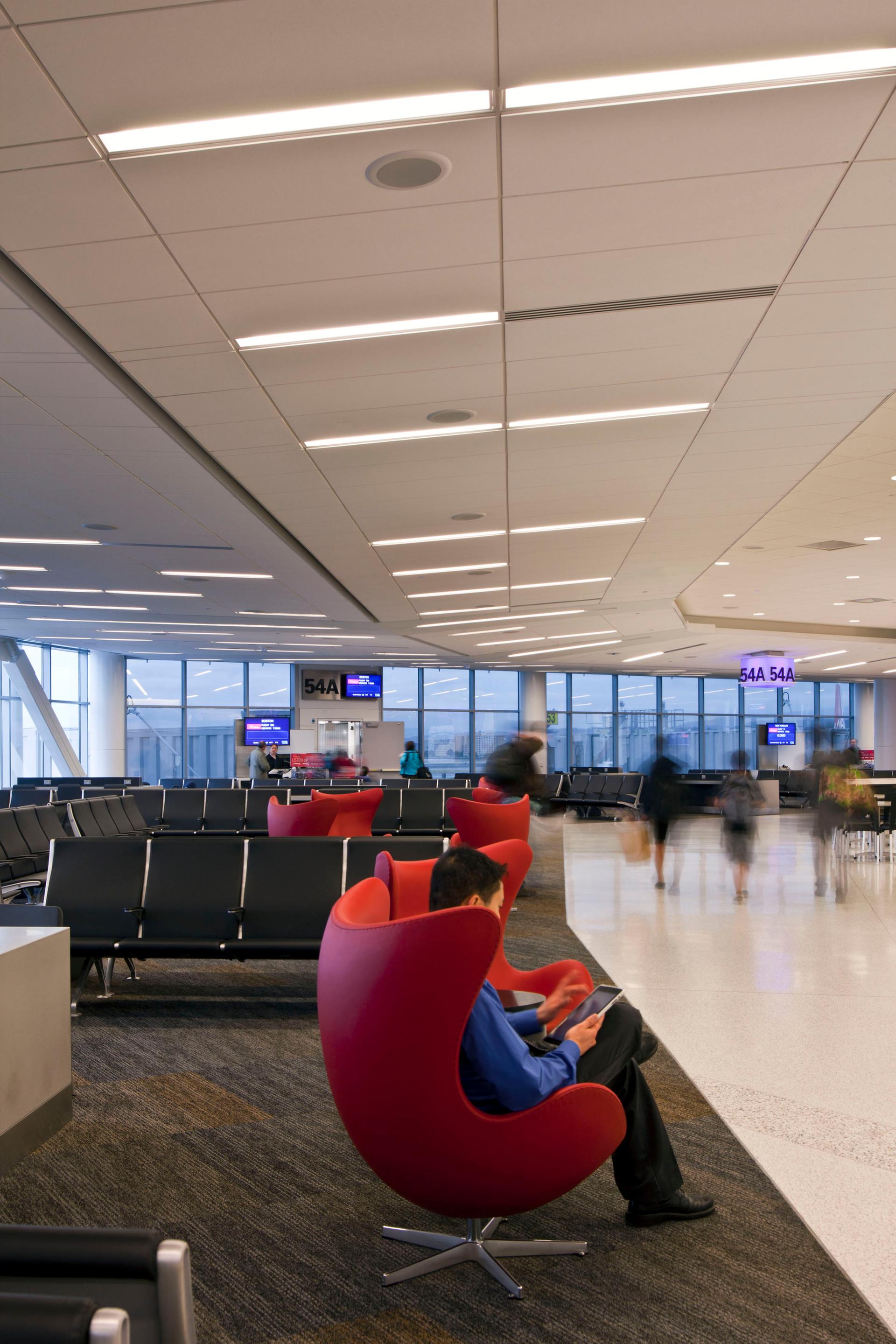 San Francisco International Airport Terminal 2 - image 18