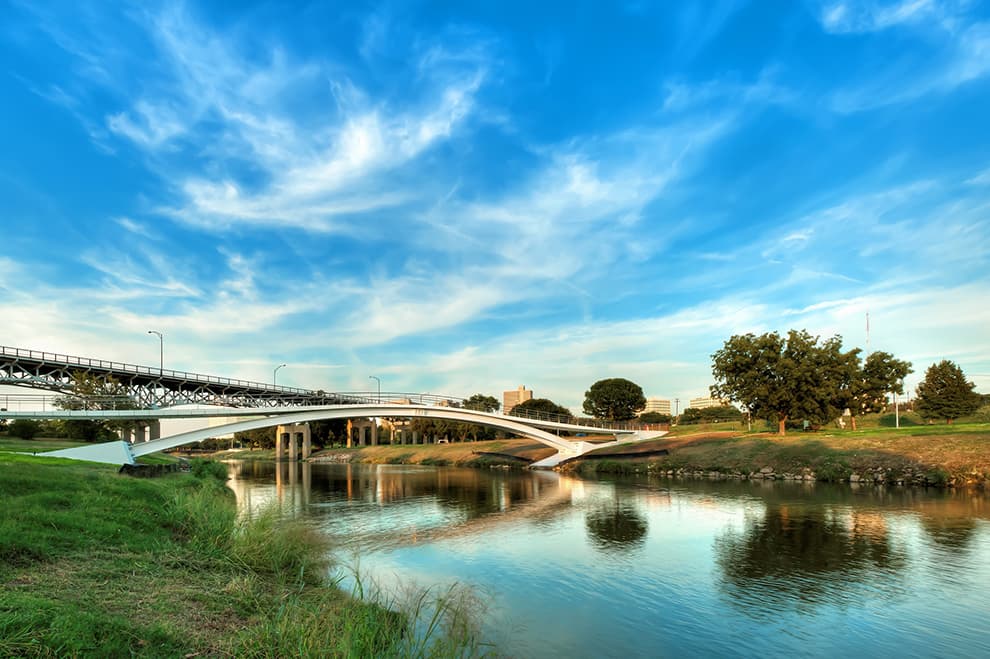 Phyllis J. Tilley Memorial Pedestrian Bridge - image 2