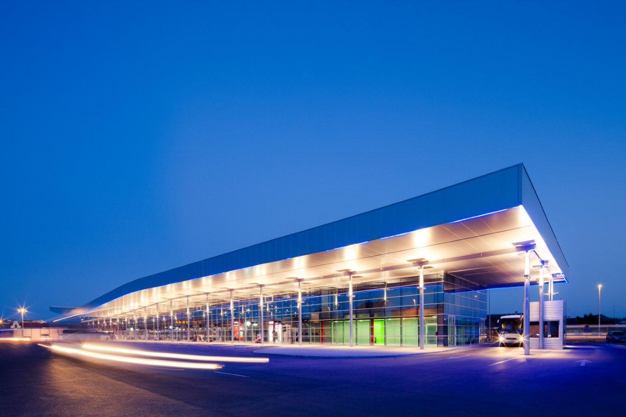 Bus station Osijek - image 18