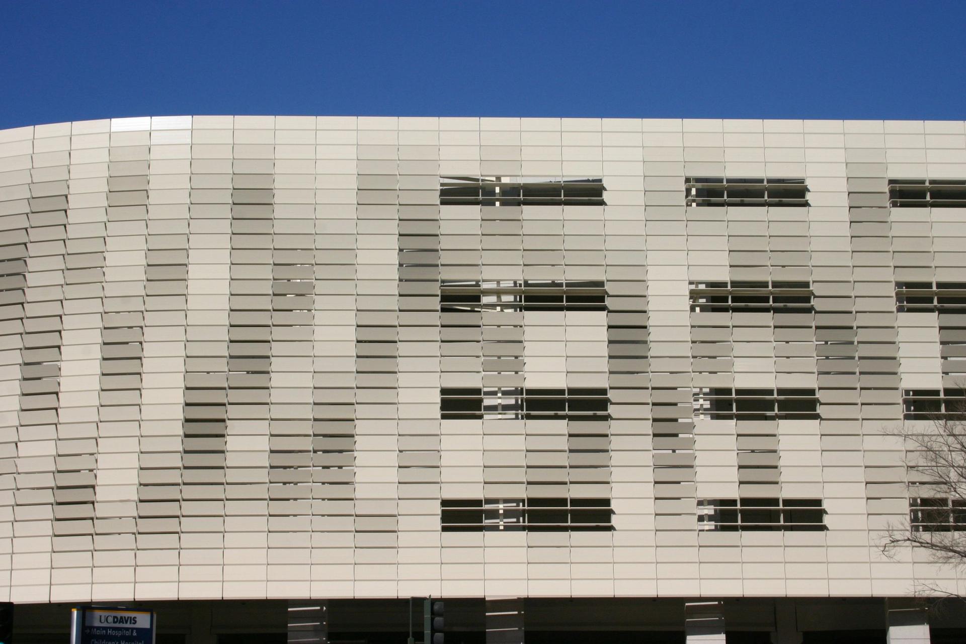 Parking Structure III, UC Davis Health - image 3
