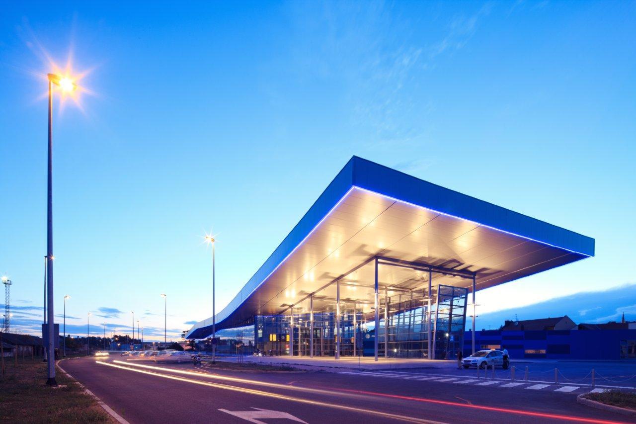 Bus station Osijek - image 10