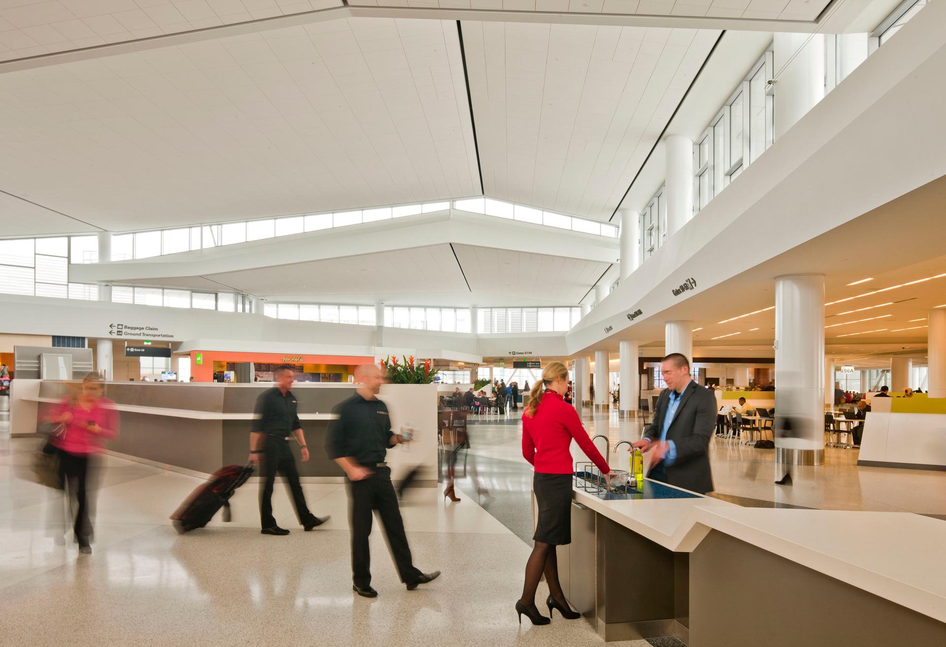 San Francisco International Airport Terminal 2 - image 15