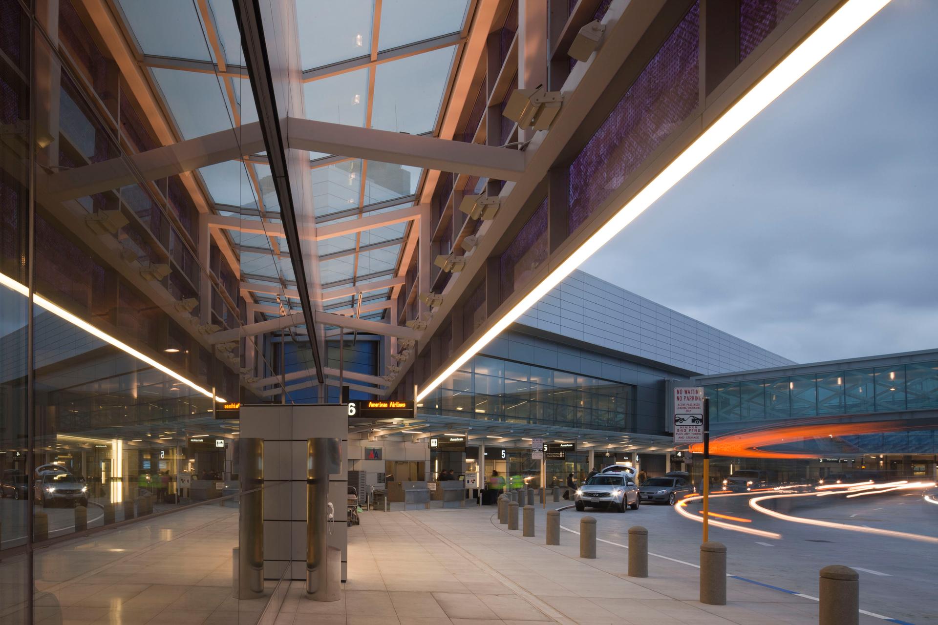 San Francisco International Airport Terminal 2 - image 10