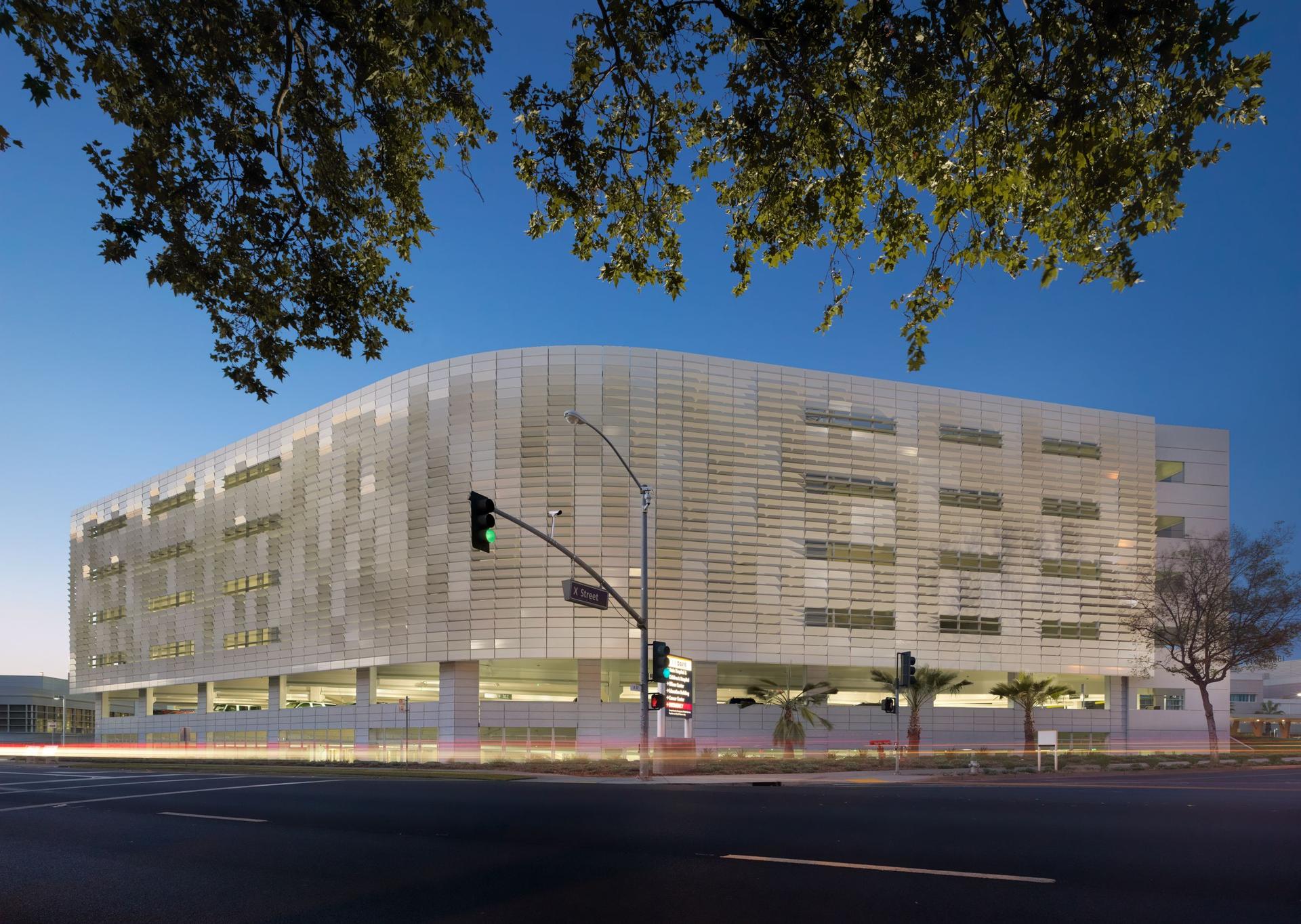 Parking Structure III, UC Davis Health - image 9