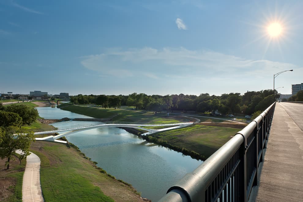 Phyllis J. Tilley Memorial Pedestrian Bridge - image 6