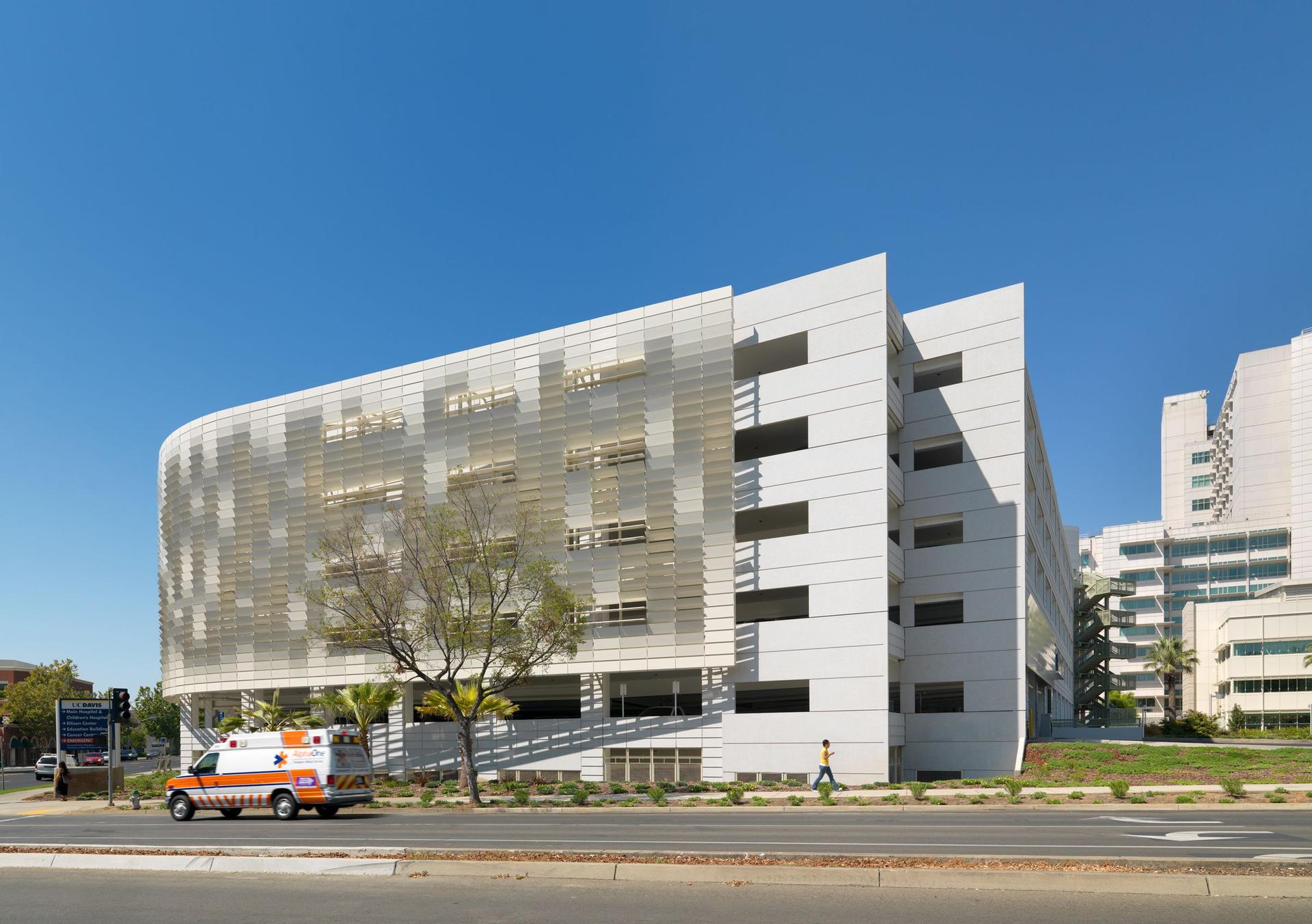 Parking Structure III, UC Davis Health - image 11