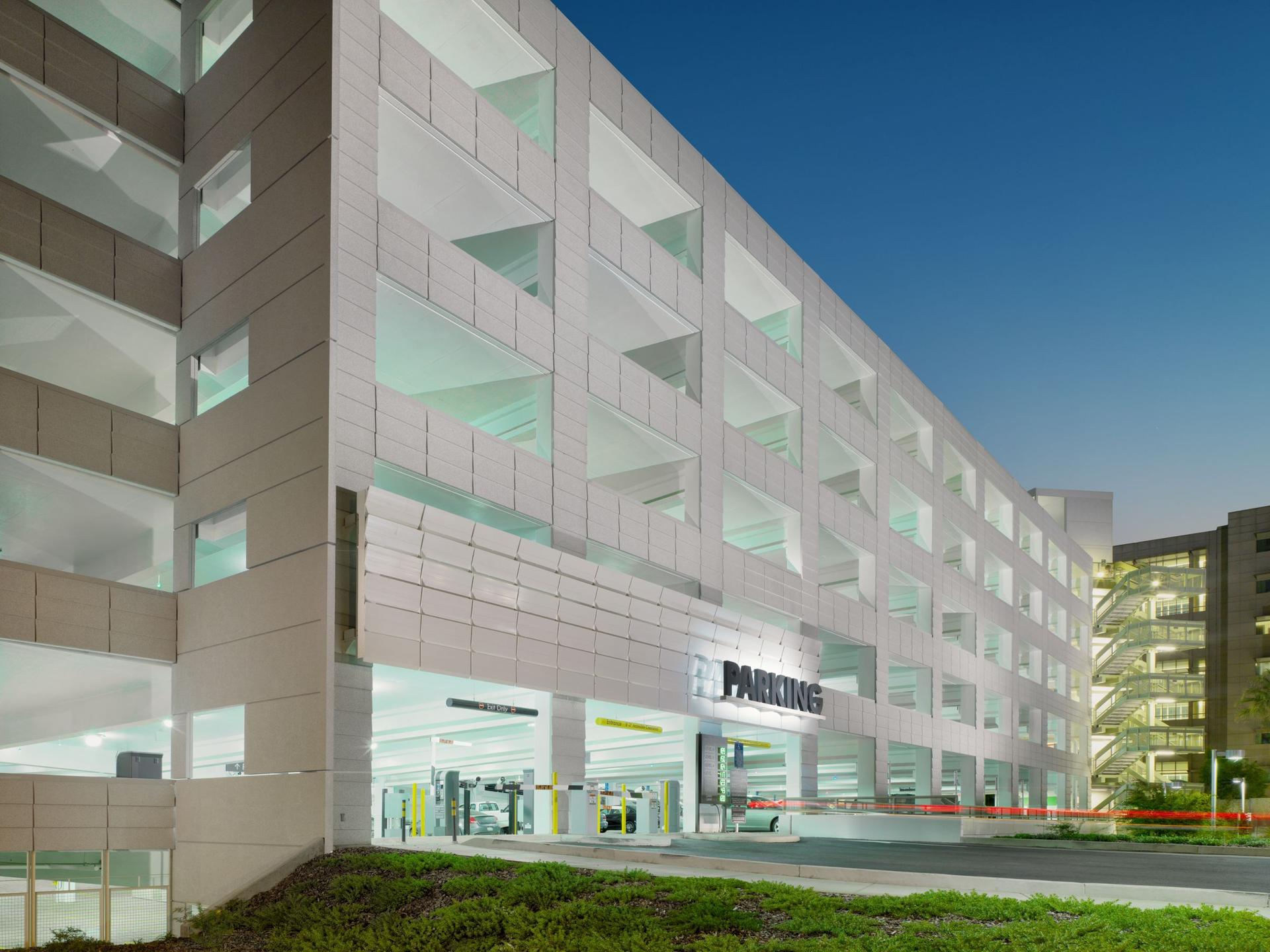 Parking Structure III, UC Davis Health - image 8