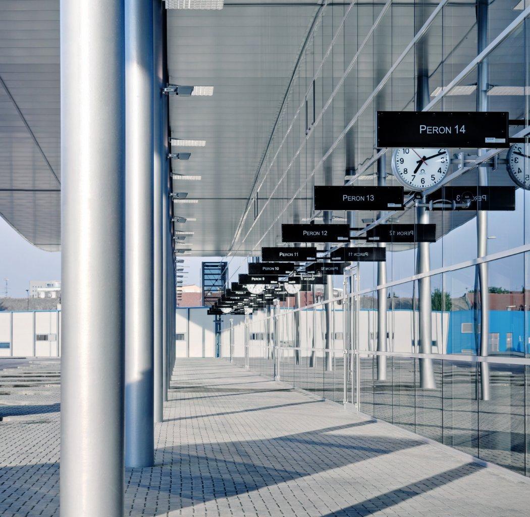 Bus station Osijek - image 15