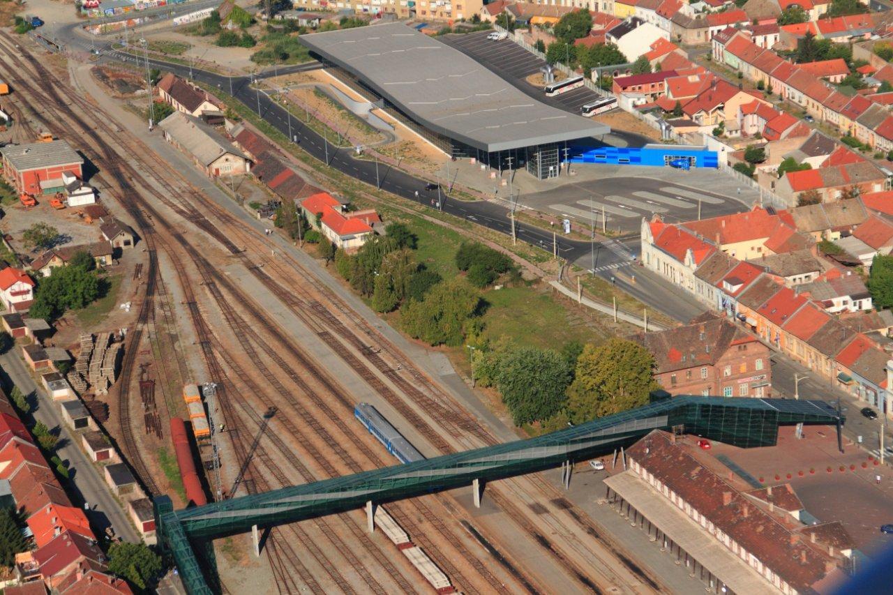 Bus station Osijek - image 4