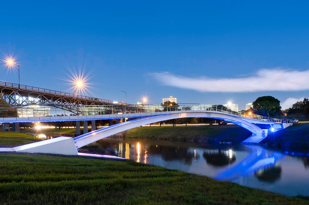 Phyllis J. Tilley Memorial Pedestrian Bridge - image 5