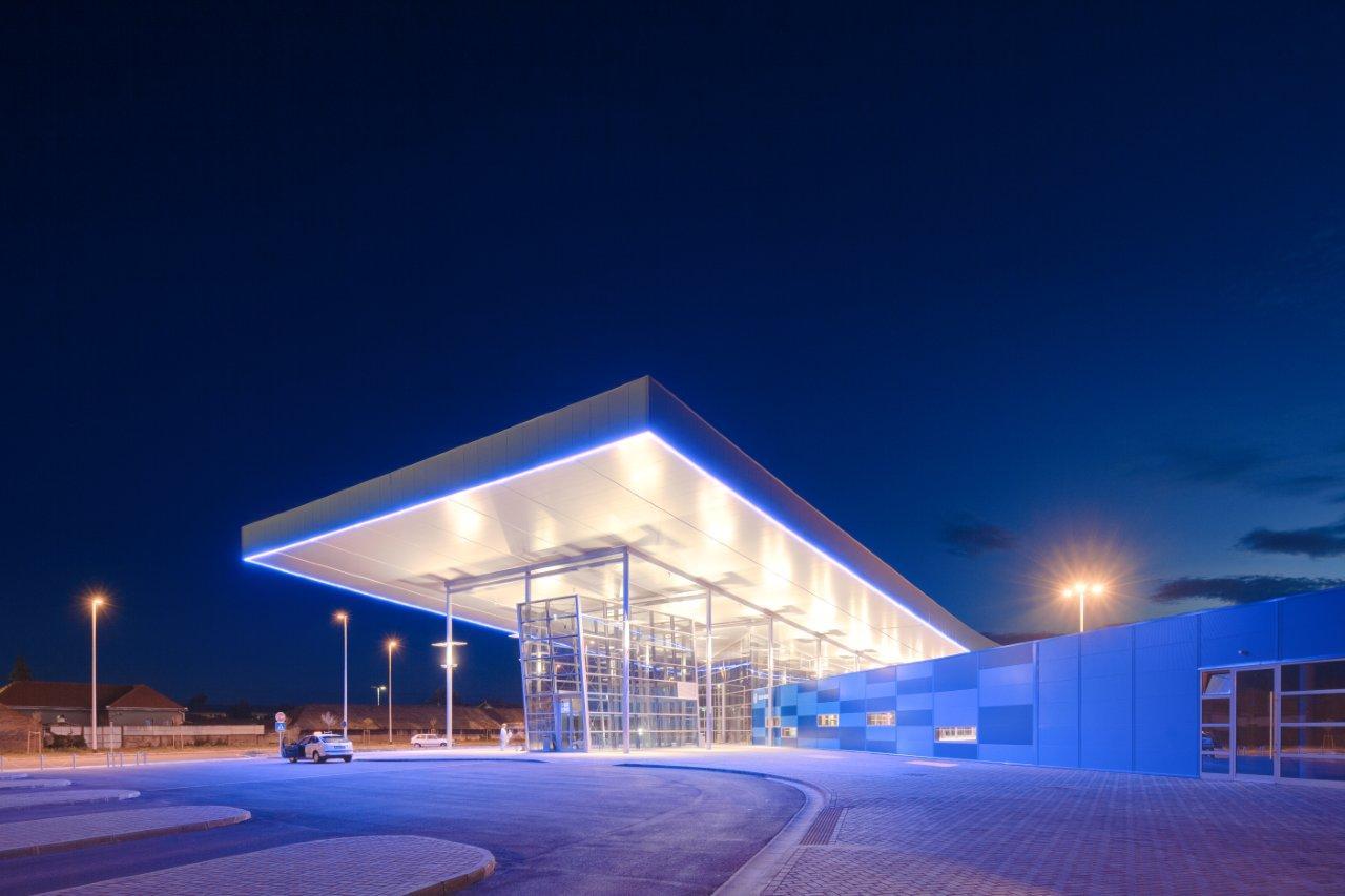Bus station Osijek - image 11