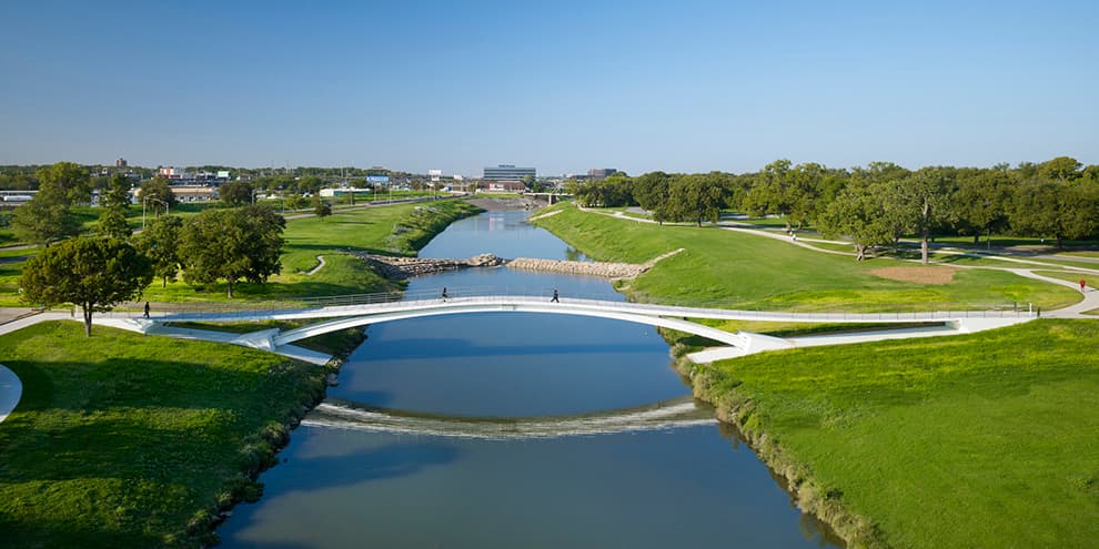 Phyllis J. Tilley Memorial Pedestrian Bridge - image 4