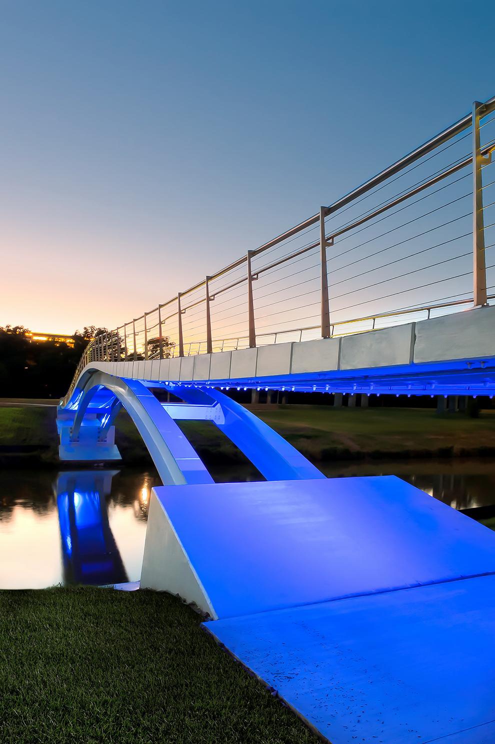 Phyllis J. Tilley Memorial Pedestrian Bridge - image 8
