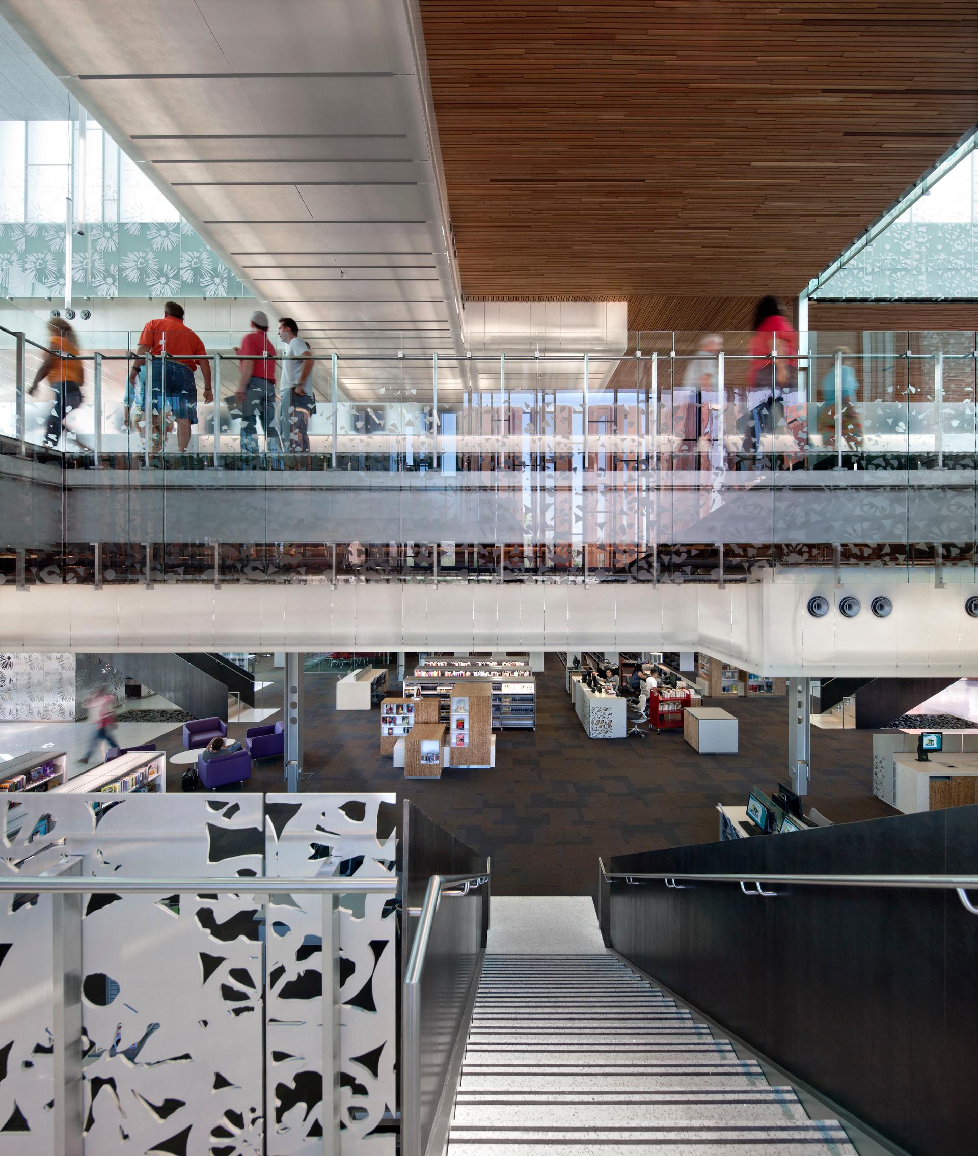 South Mountain Community Library - image 8