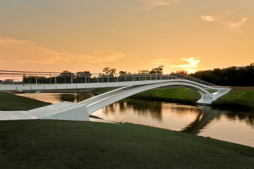Phyllis J. Tilley Memorial Pedestrian Bridge - image 7