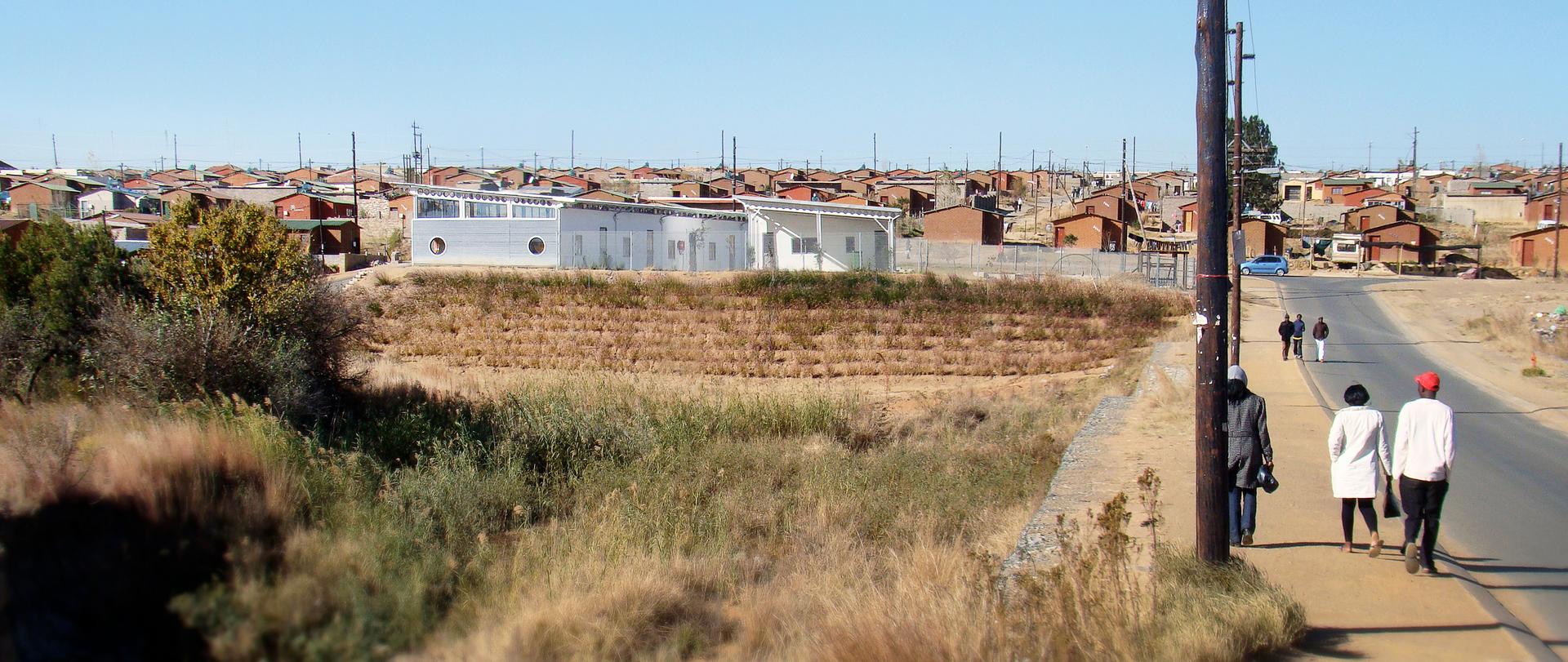 Armadillo Crèche - image 5