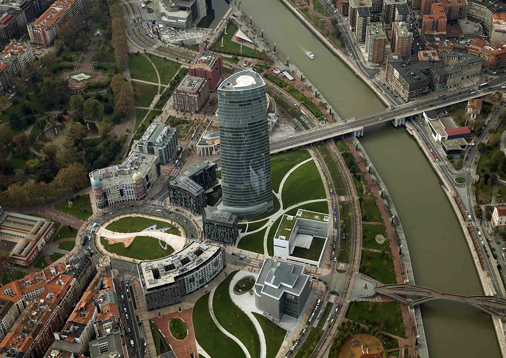 BILBAO WATERFRONT ABANDOIBARRA MASTER PLAN - image 3