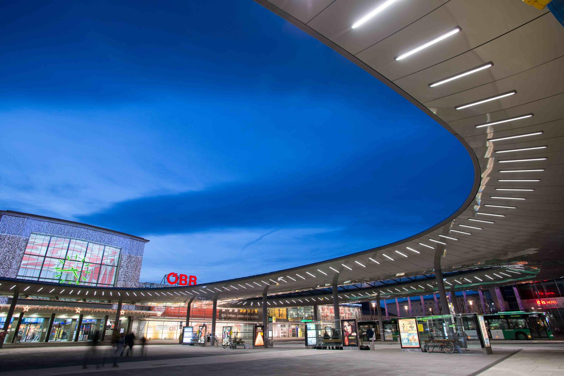 Graz Main Station Local Transport Hub - image 3