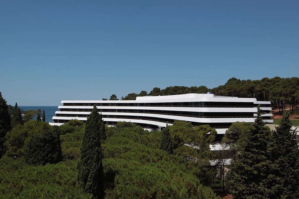 Hotel Lone - image 3