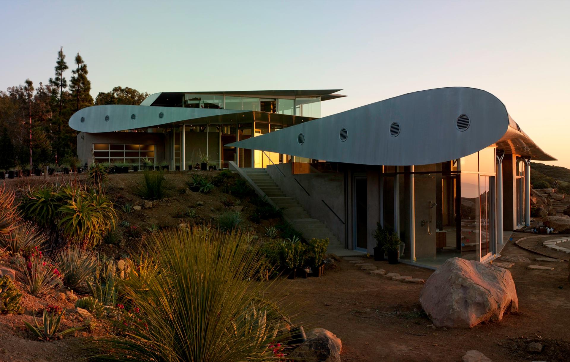 747 House - image 6