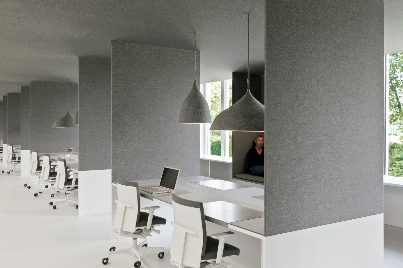 office 04