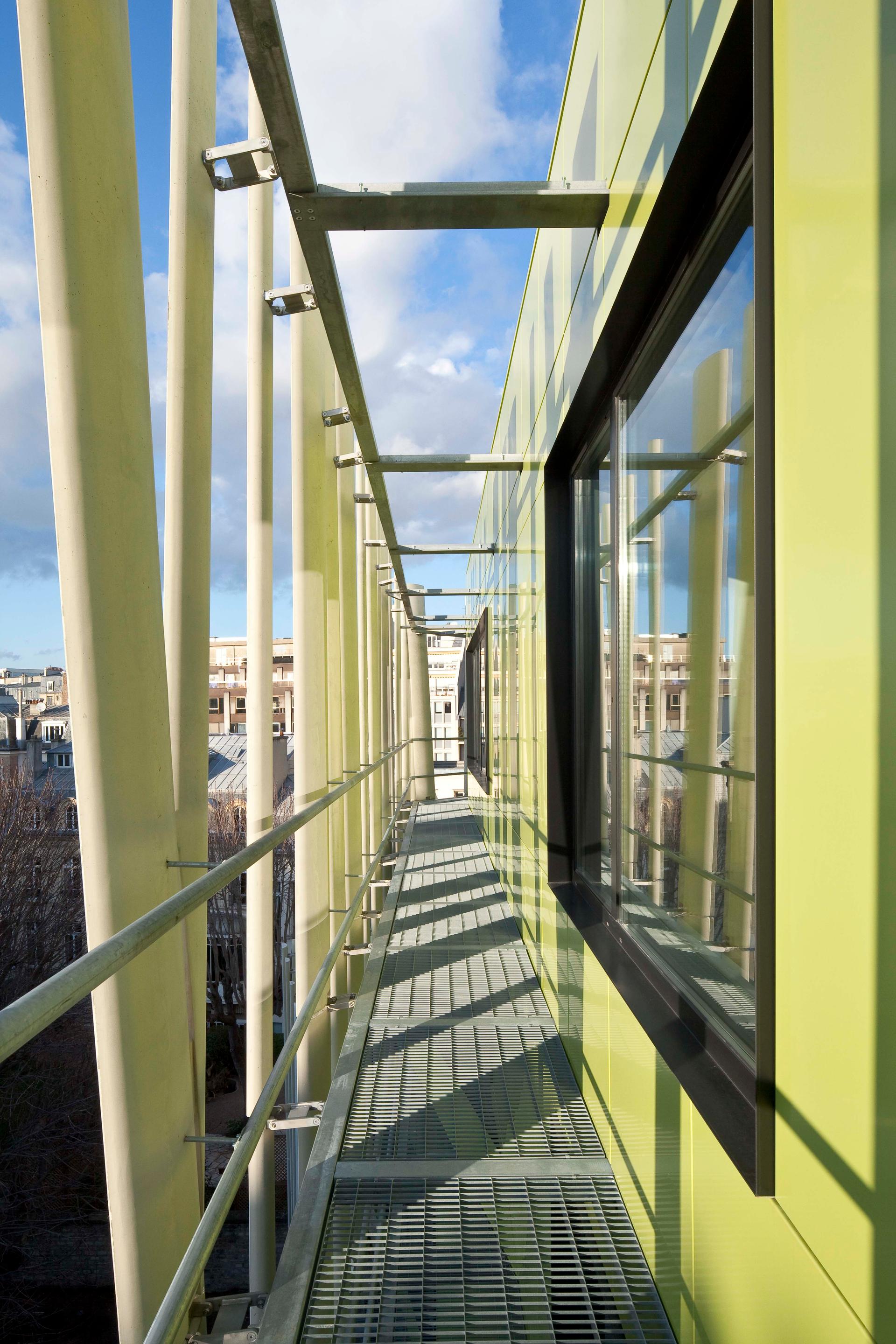 EXPERIMENTAL ALZHEIMER NURSING HOME IN PARIS - image 2