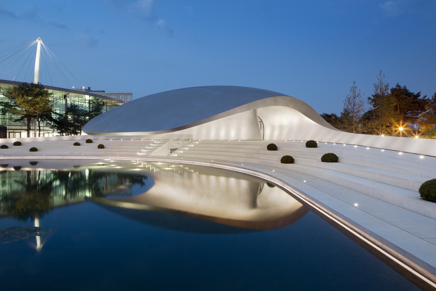 Porsche Pavilion - image 10
