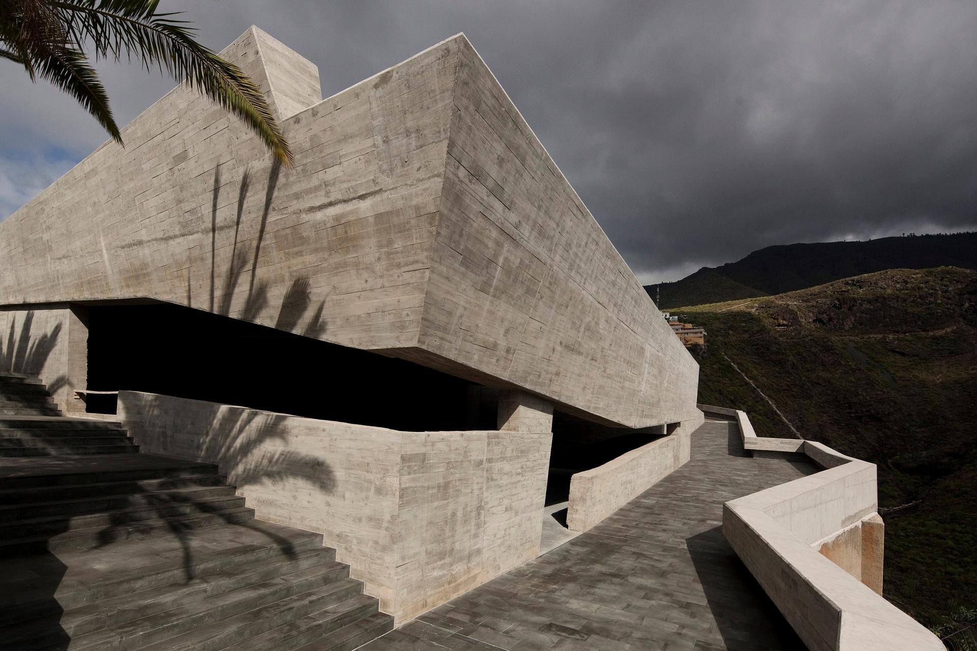 Fernando Menis - image 2